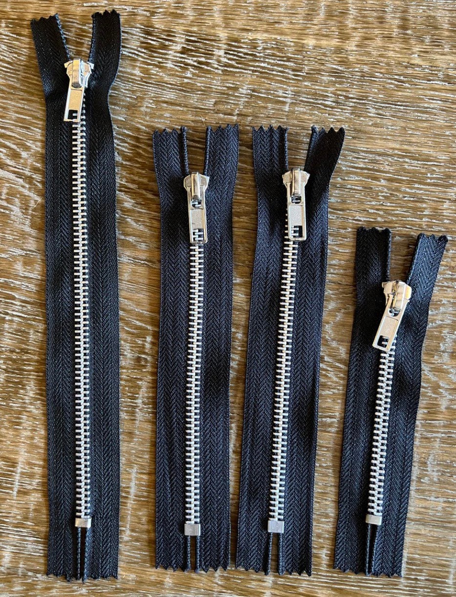 Closed End Metal Zipper, No. 5, Black Tape, Auto Lock