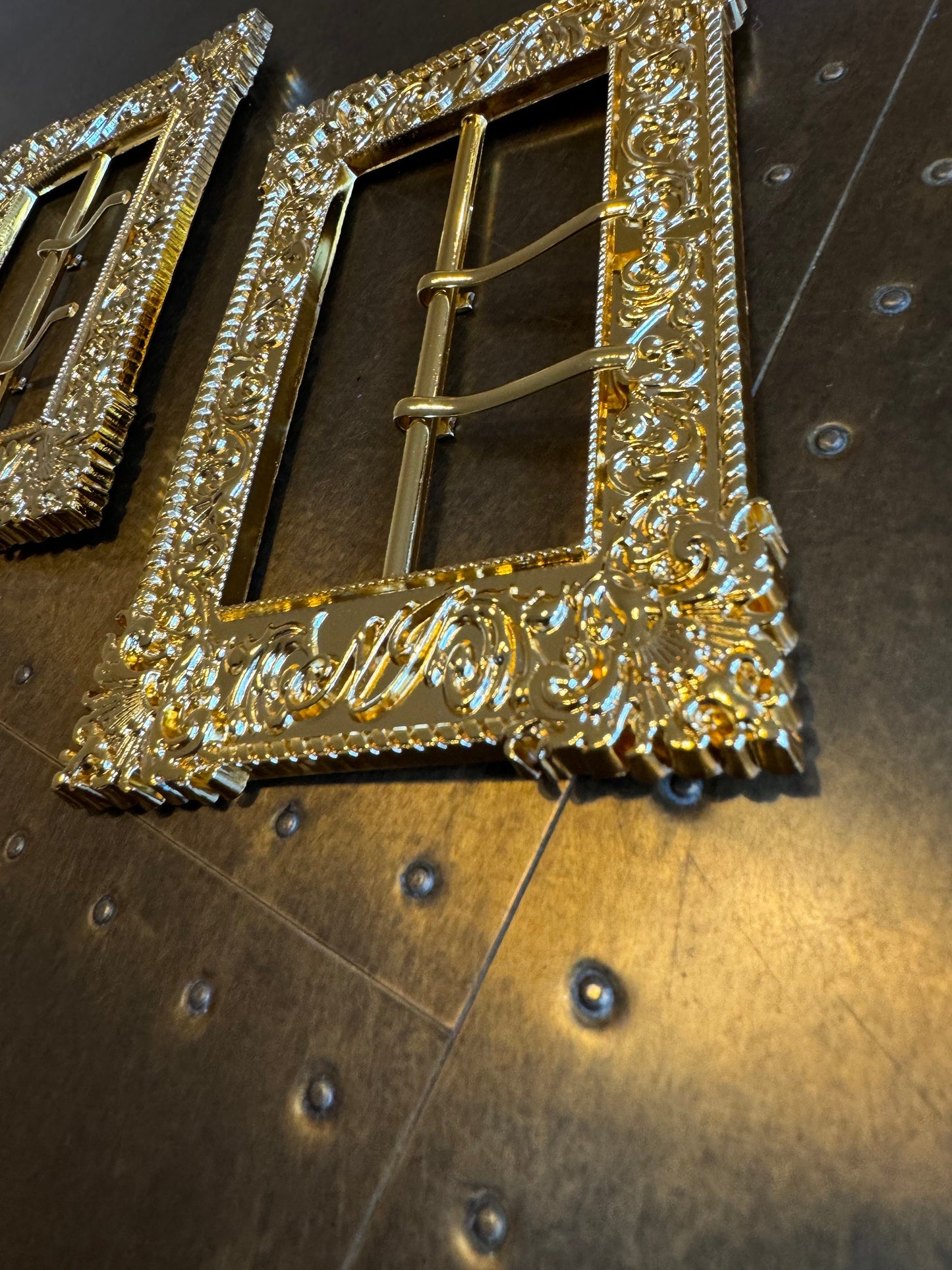 Exquisite Gold Buckle, Oversized Metal Gold Buckle, 3” Middle Bar, 14cm x 9cm size, Large, Belt Buckle, Prongs, Costumes, Couture, Elegant