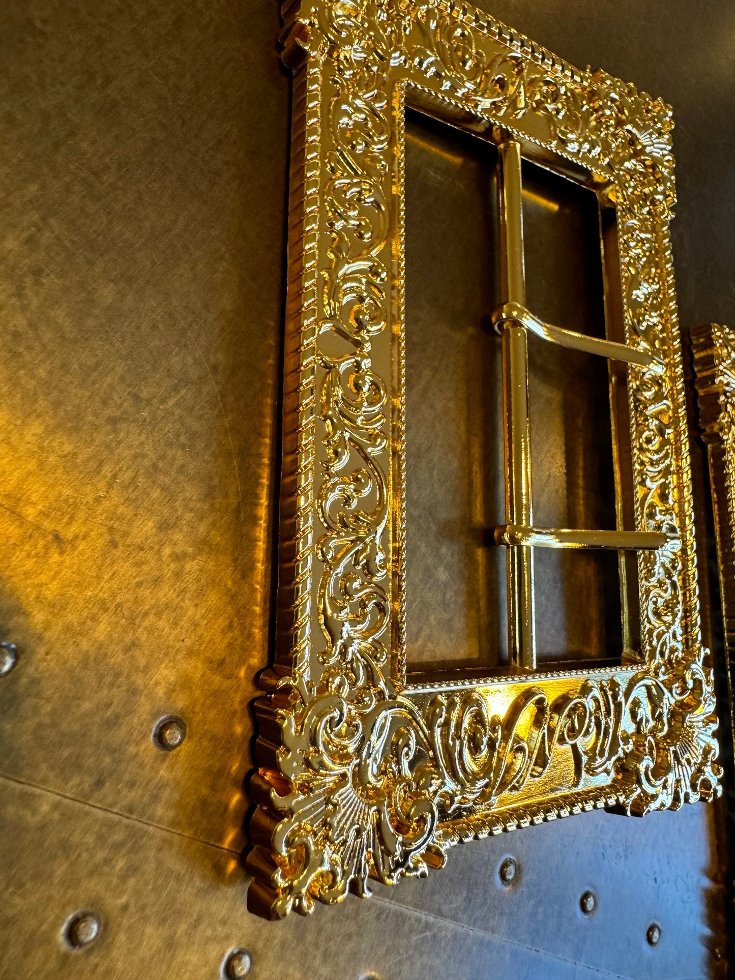 Exquisite Gold Buckle, Oversized Metal Gold Buckle, 3” Middle Bar, 14cm x 9cm size, Large, Belt Buckle, Prongs, Costumes, Couture, Elegant