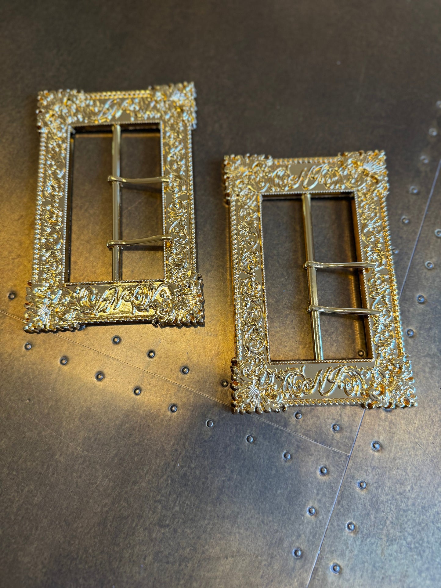 Exquisite Gold Buckle, Oversized Metal Gold Buckle, 3” Middle Bar, 14cm x 9cm size, Large, Belt Buckle, Prongs, Costumes, Couture, Elegant