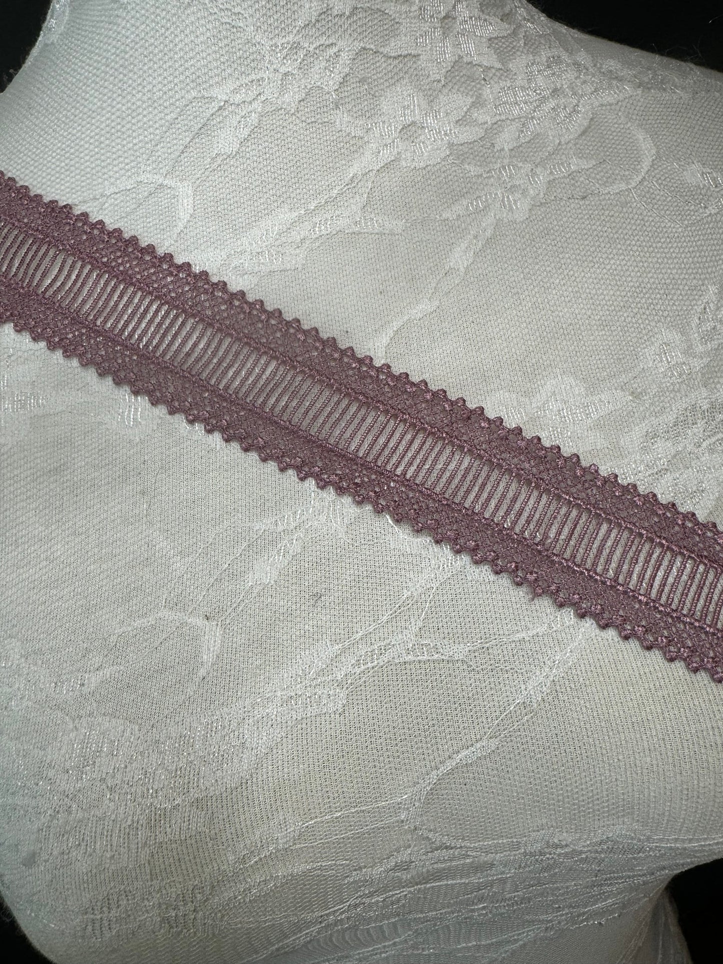 3.5cm Lace, Lace, Mauve, 3.5cm wide, Wide Beautiful Lace, Mauve Colour Lace trim, Dresses, Clothing, Furnishings, Crafts