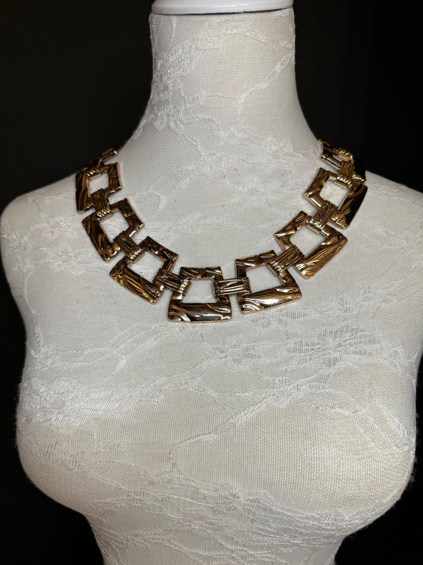 Necklace, Hammered Metal Necklace, Necklace, Gold, FAN Design, FAN Exclusive, Gift, Accessory, Fashion, Elegant Necklace