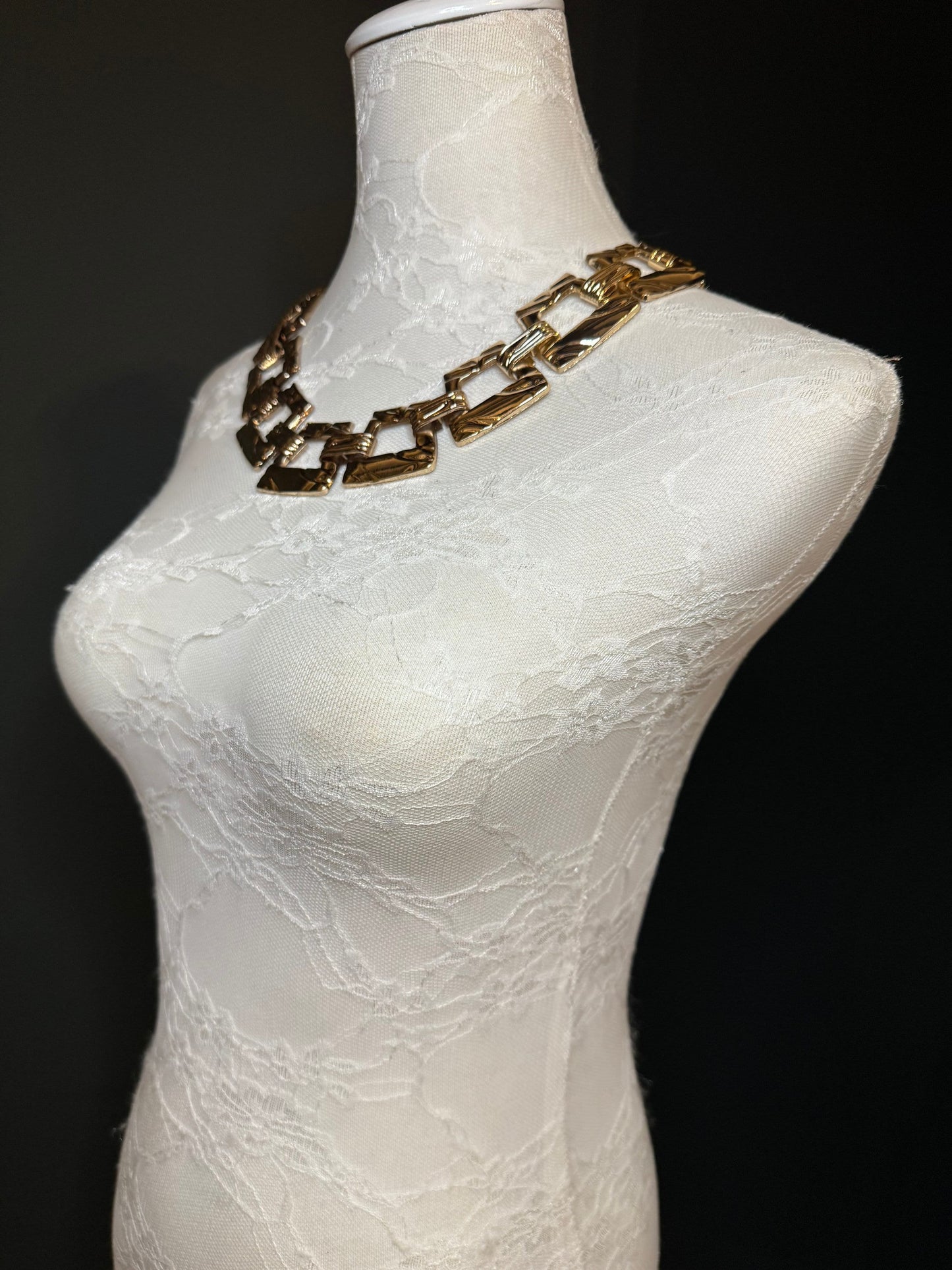 Necklace, Hammered Metal Necklace, Necklace, Gold, FAN Design, FAN Exclusive, Gift, Accessory, Fashion, Elegant Necklace