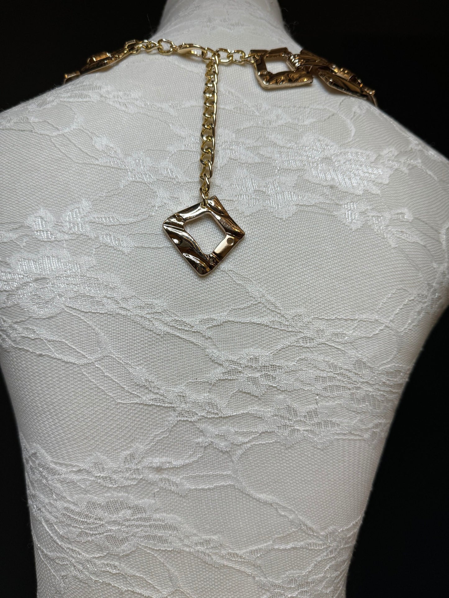 Necklace, Hammered Metal Necklace, Necklace, Gold, FAN Design, FAN Exclusive, Gift, Accessory, Fashion, Elegant Necklace
