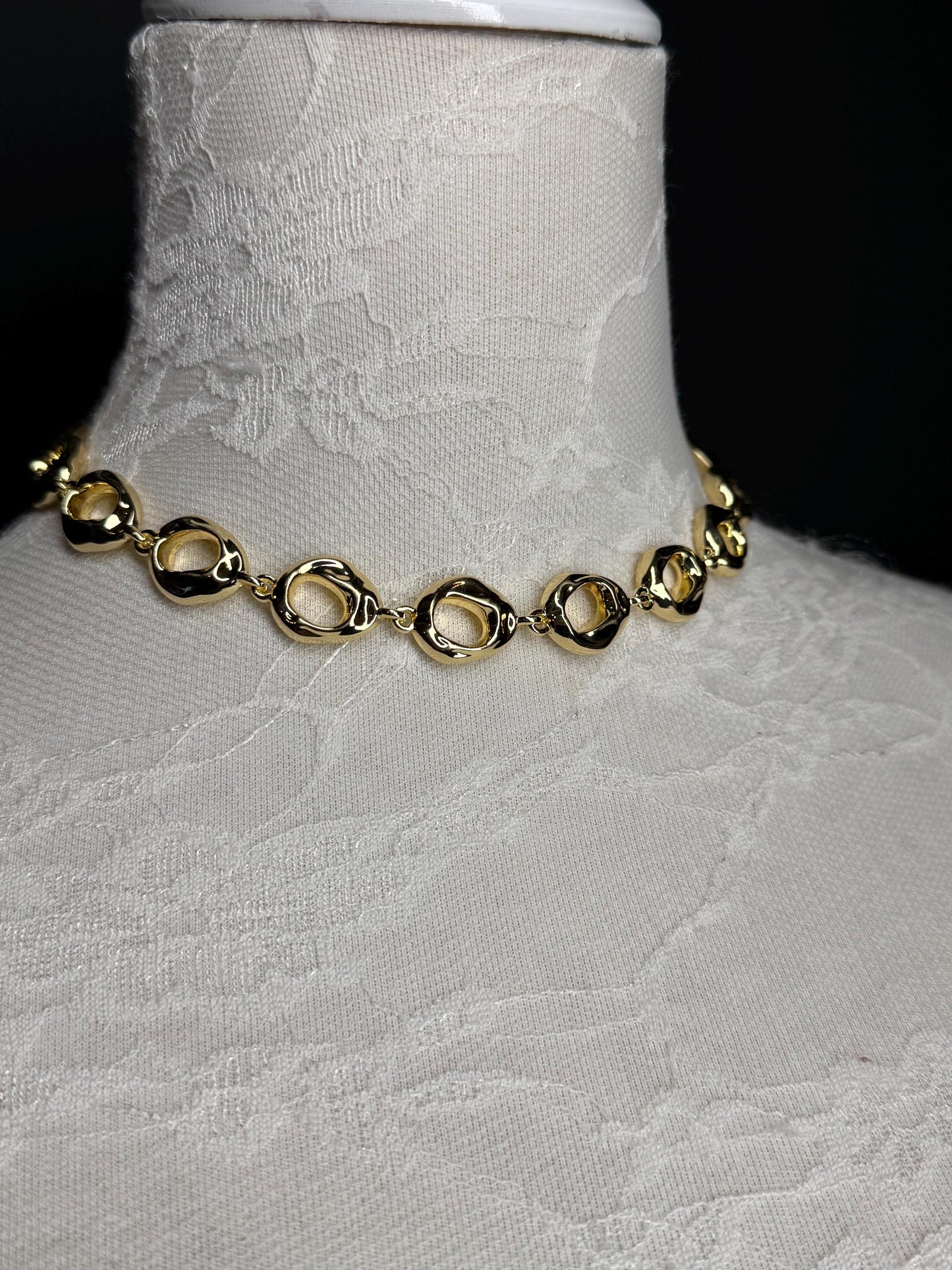 Hammered Ring Necklace: Elegant Gold Fashion Accessory