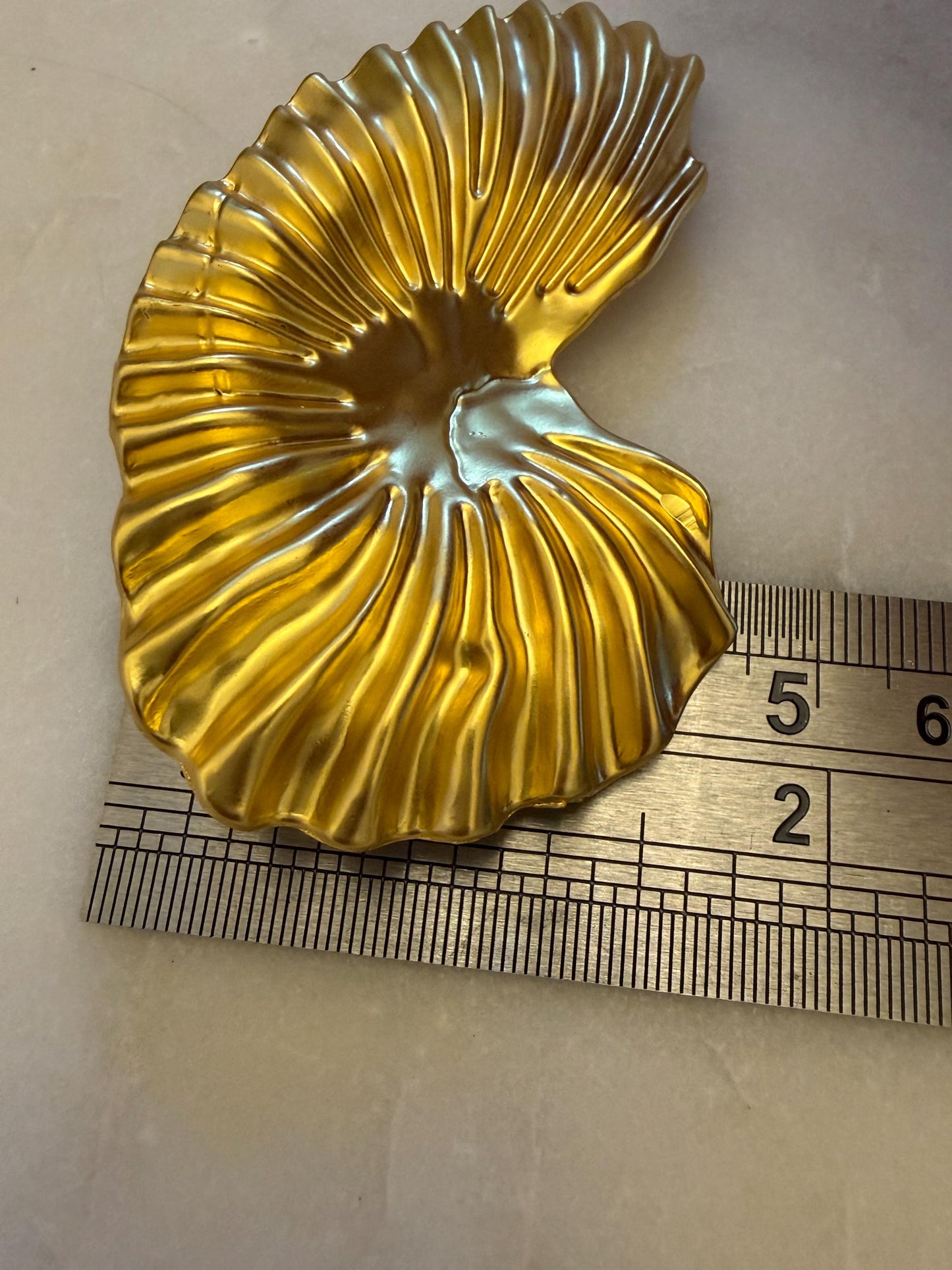 Brooch, Pin on Gold, 7.5cm x 4.5cm