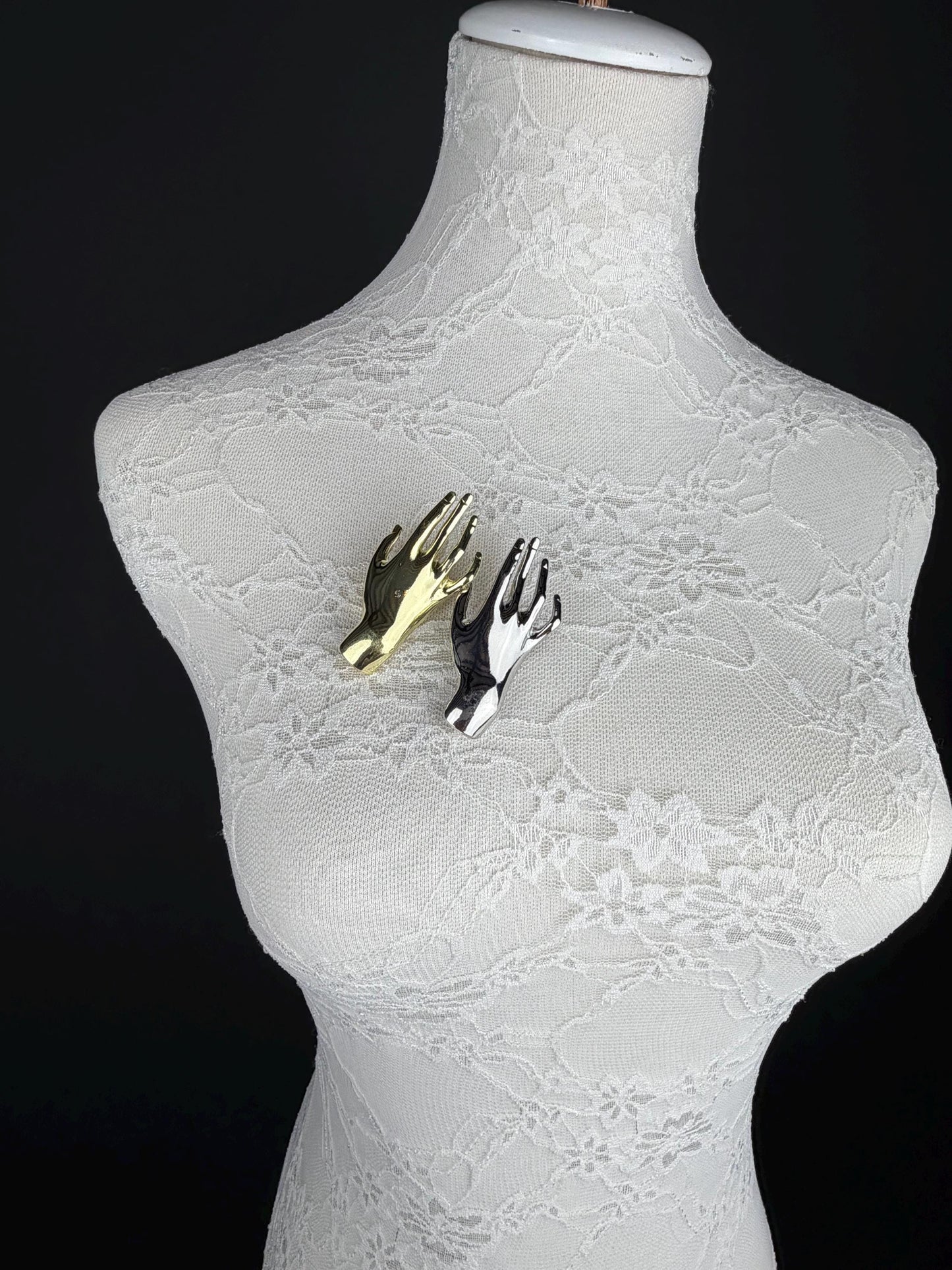 2 1/4” 6.5cm Hand Brooch Pin, Silver Gold