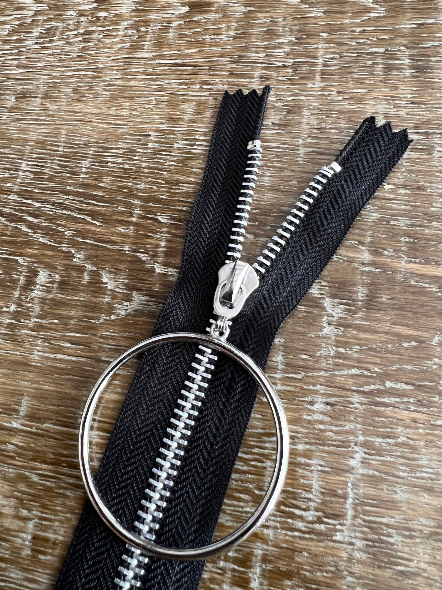 Large Ring Pull No.5 Closed End Metal Teeth Zipper