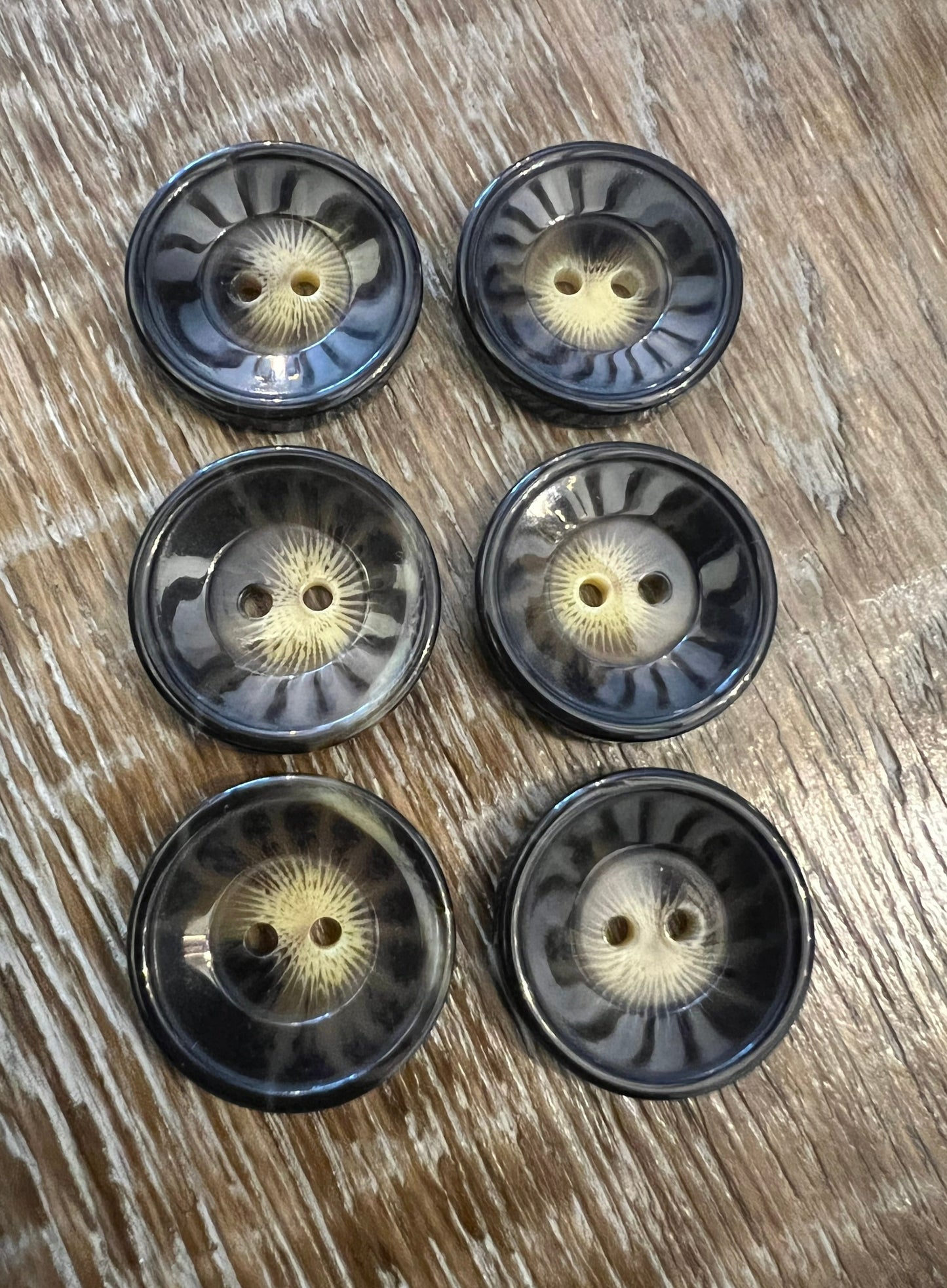 25mm Translucent Tortoise Effect Gloss Button (40L)