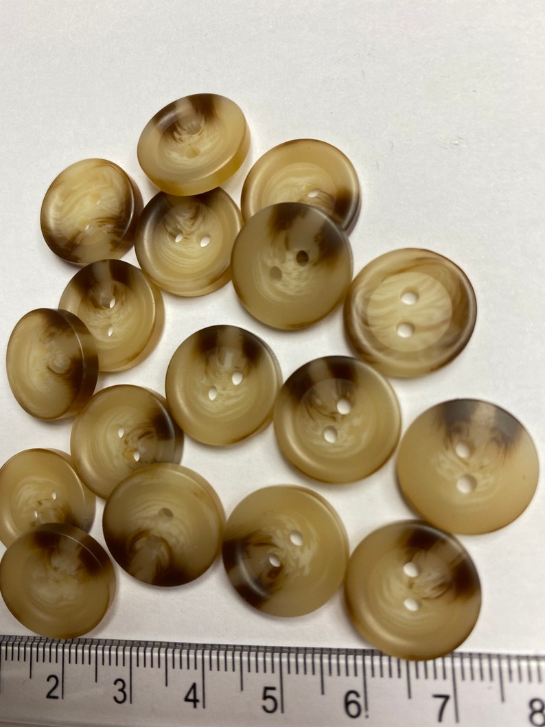 15mm Mock Horn Buttons (24L)