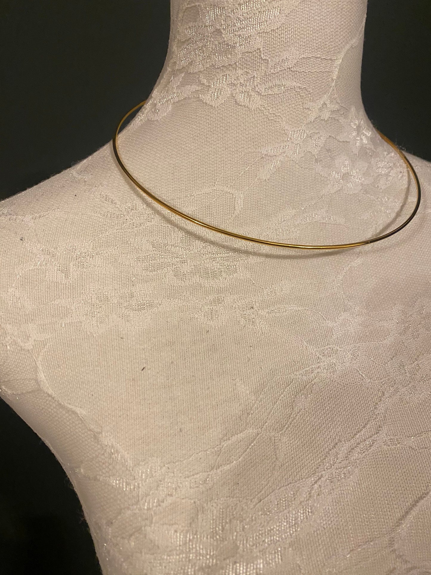 Gold Metal Neck Wire Choker (6.8")