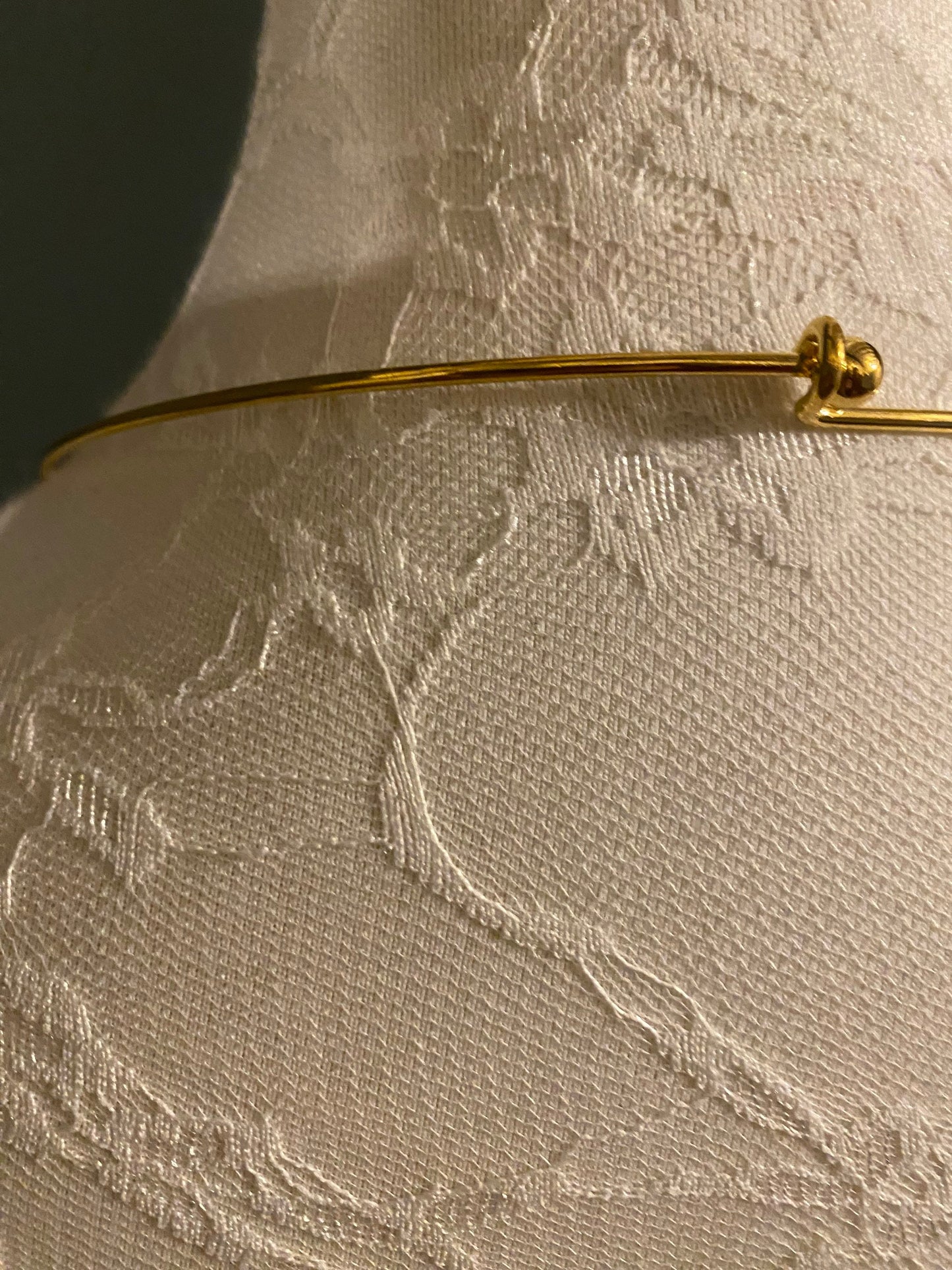 Gold Metal Neck Wire Choker (6.8")