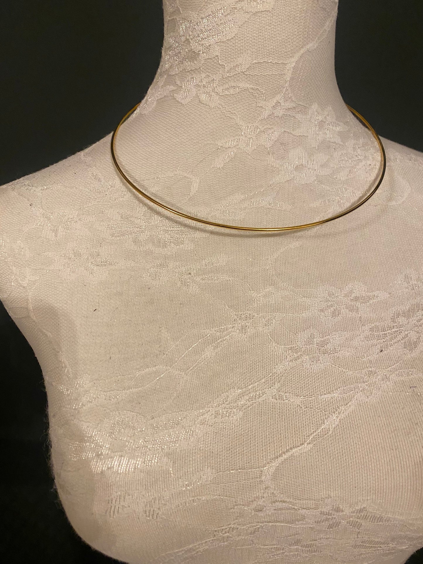 Gold Metal Neck Wire Choker (6.8")