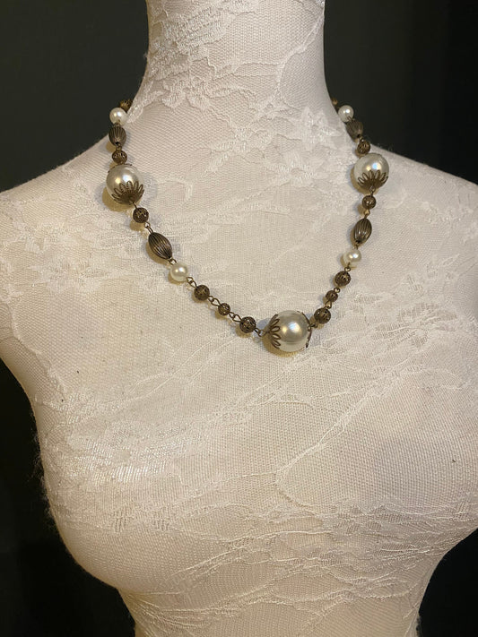Vintage Style Pearl Necklace: Antique Brass Chain, Elegant Gift
