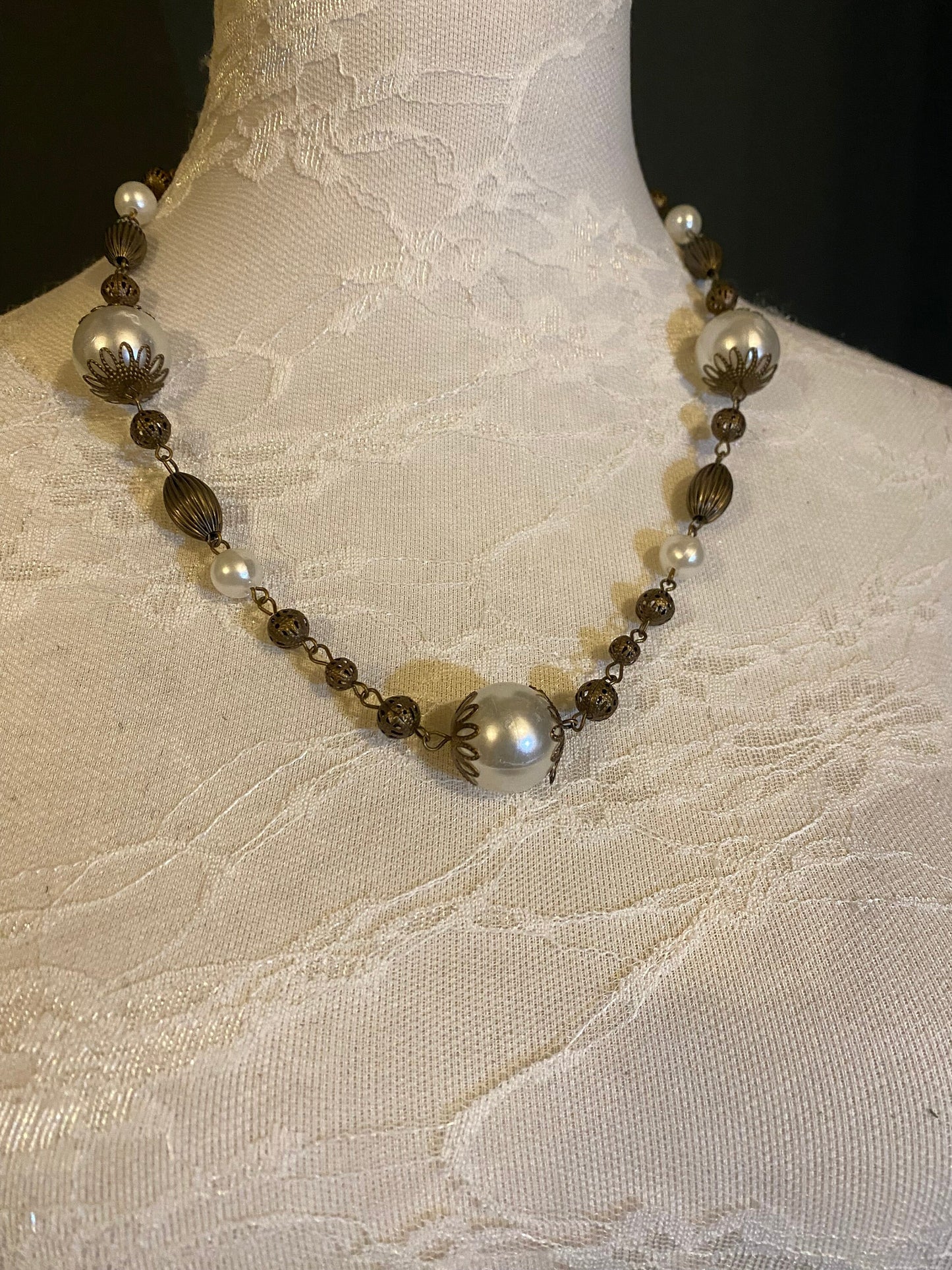 Vintage Style Pearl Necklace: Antique Brass Chain, Elegant Gift