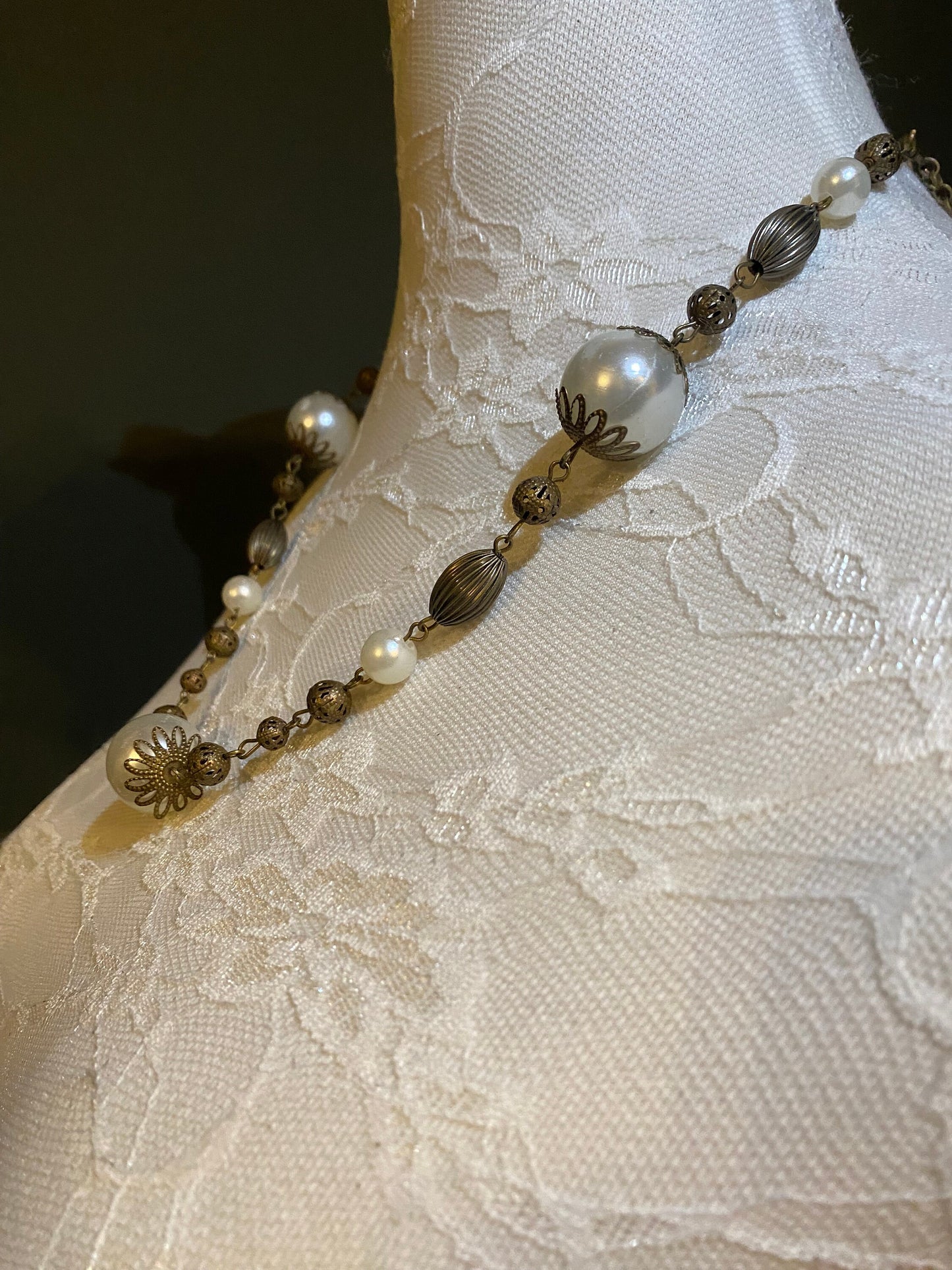 Vintage Style Pearl Necklace: Antique Brass Chain, Elegant Gift
