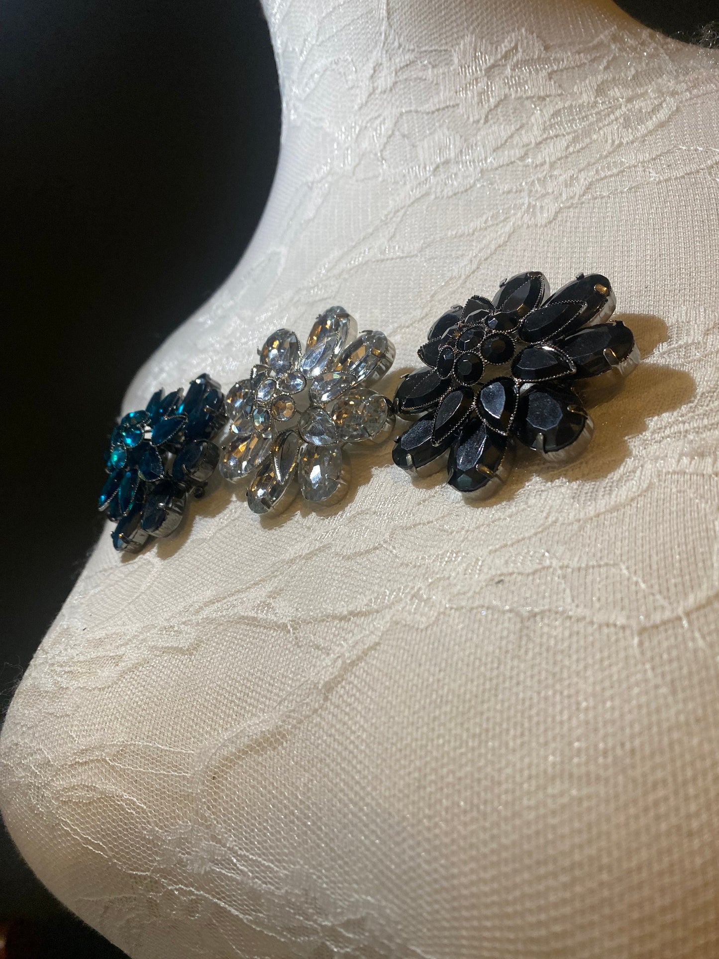 Rhinestone Flower Brooch, Elegant Jewel Pin, Fashion Accessory