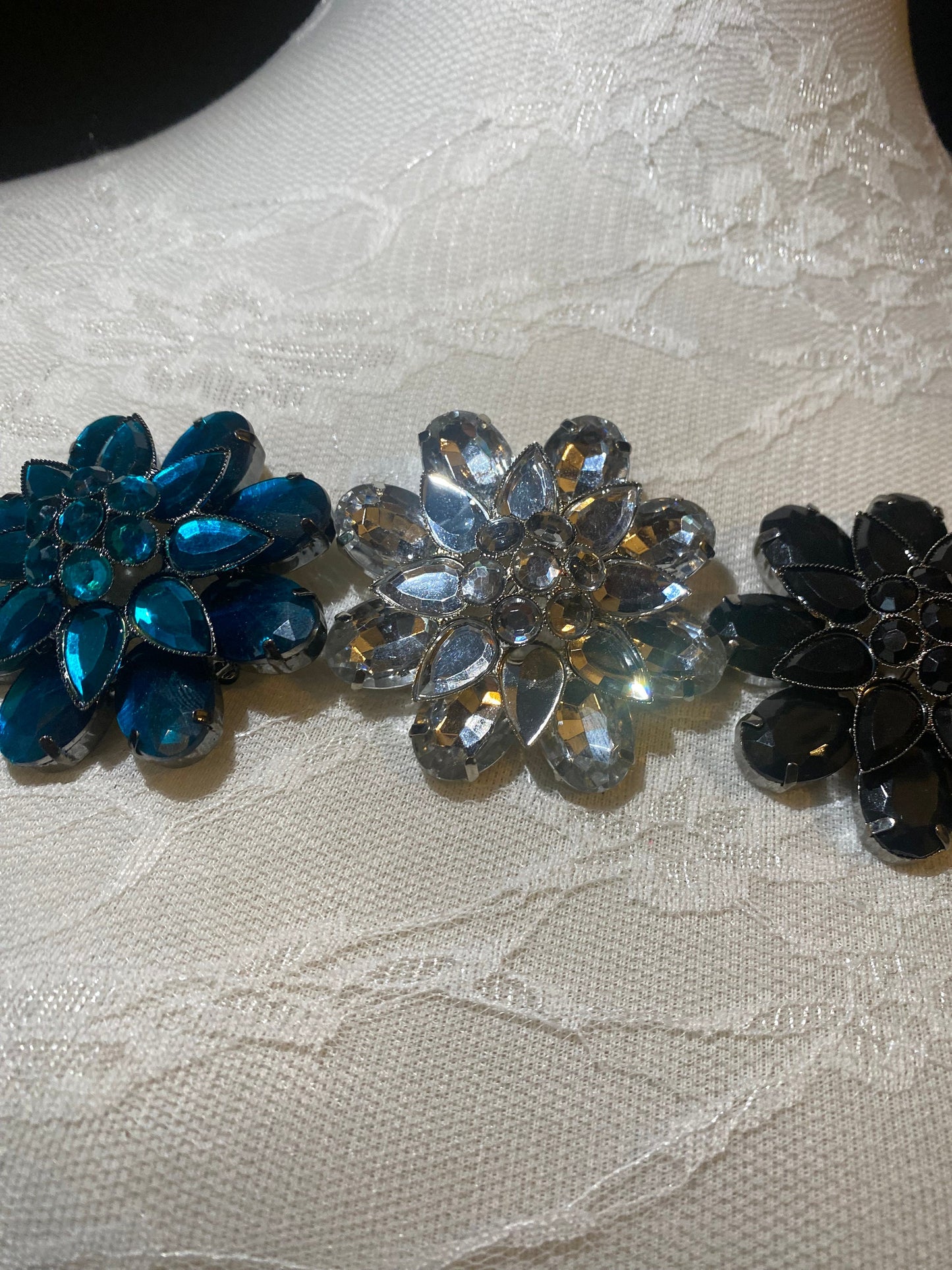 Rhinestone Flower Brooch, Elegant Jewel Pin, Fashion Accessory