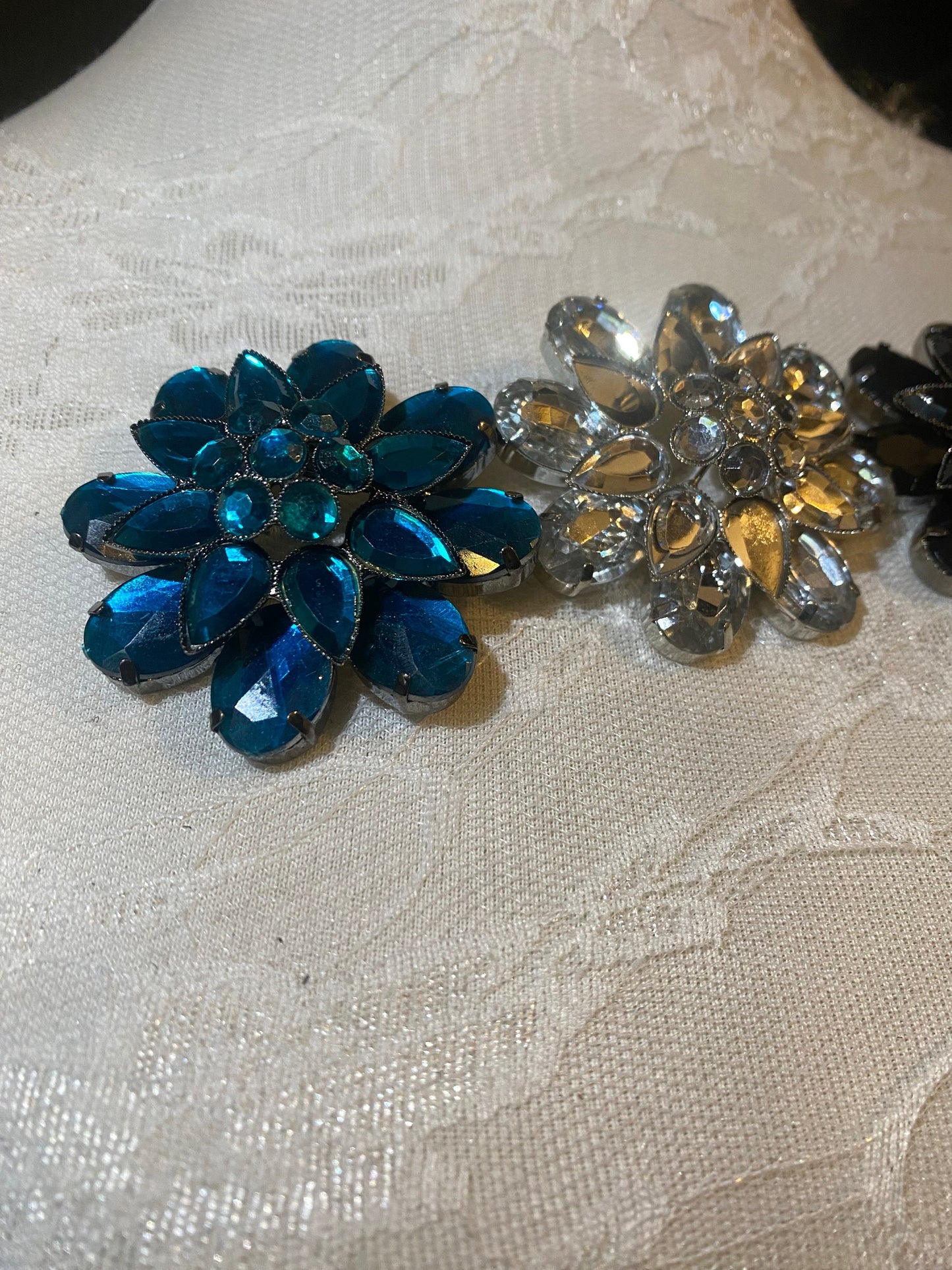 Rhinestone Flower Brooch, Elegant Jewel Pin, Fashion Accessory