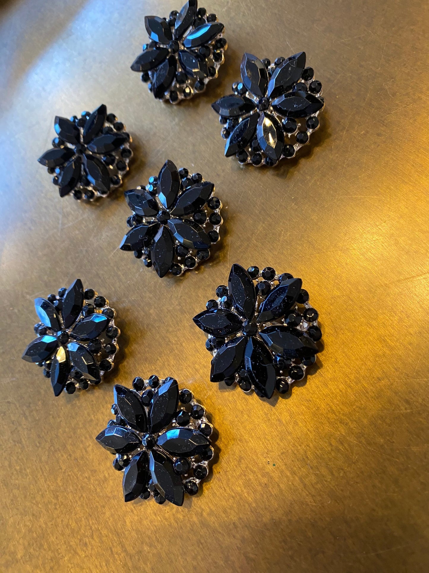 Black Jewel Brooch, Fan Fashion Pin (3.5cm)