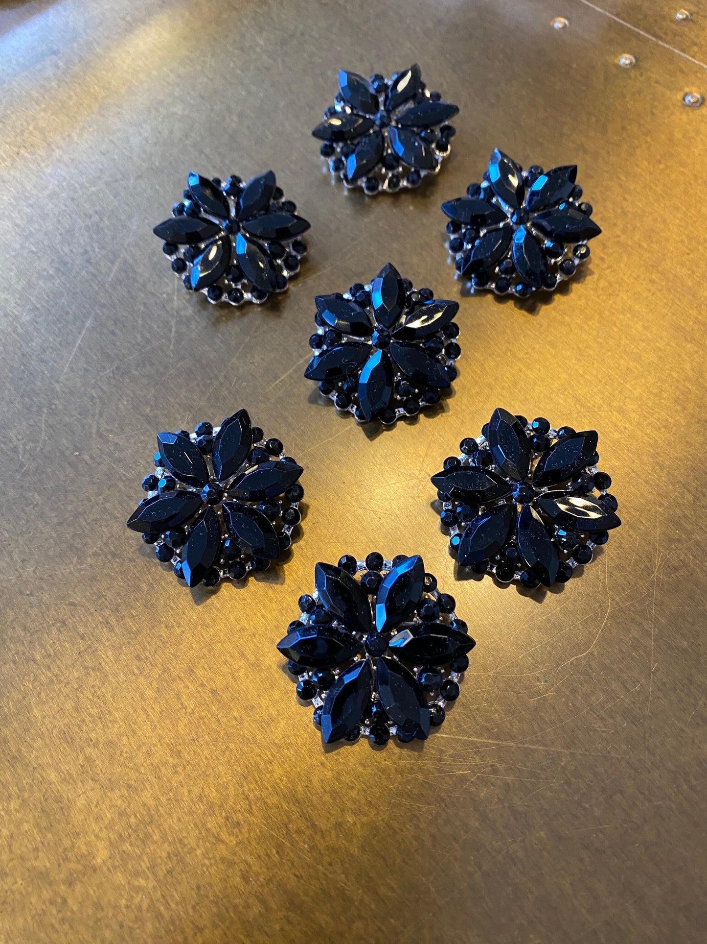 Black Jewel Brooch, Fan Fashion Pin (3.5cm)