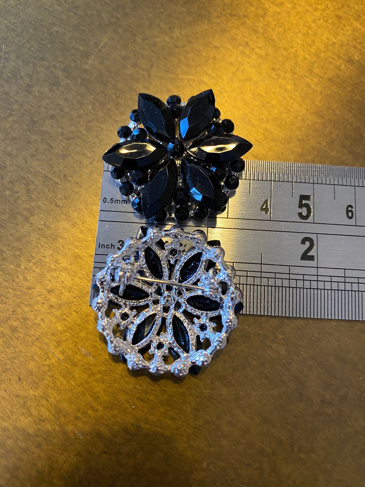 Black Jewel Brooch, Fan Fashion Pin (3.5cm)