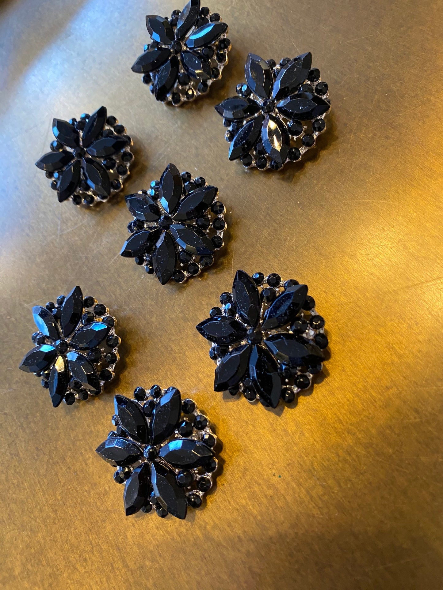 Black Jewel Brooch, Fan Fashion Pin (3.5cm)