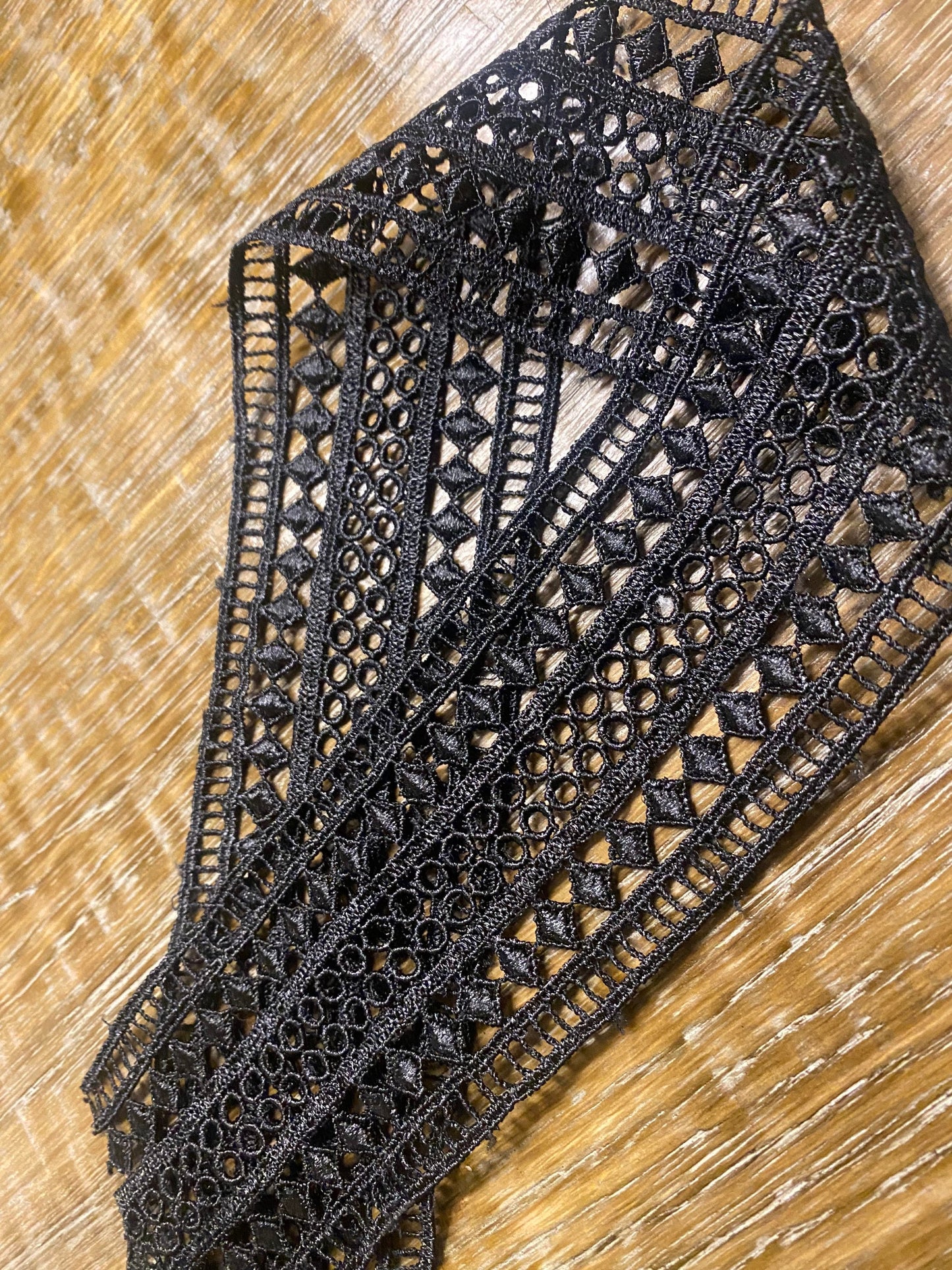 Delicate Black Lace Trim, Unique Pattern (5.8cm Wide)