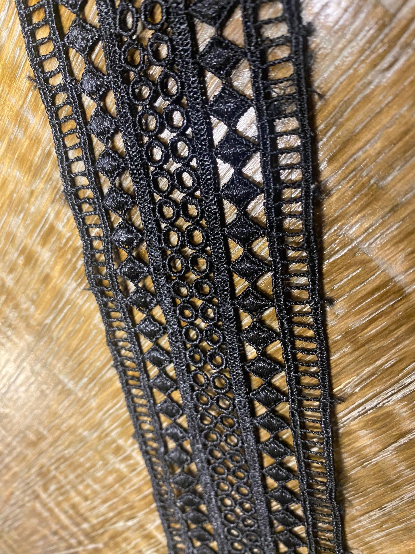 Delicate Black Lace Trim, Unique Pattern (5.8cm Wide)