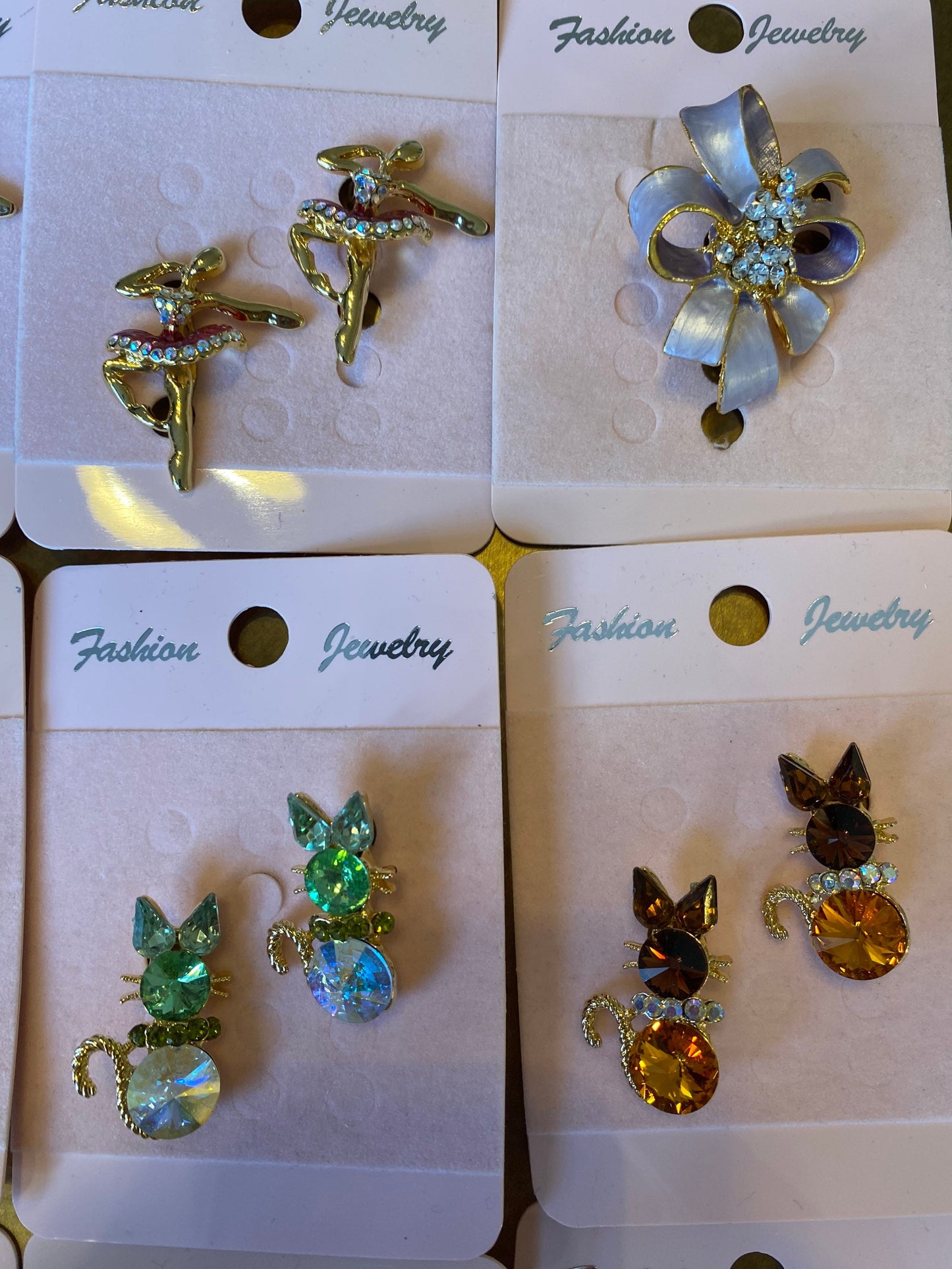 3D Rhinestone Brooch, Hand-painted Gold Brooch, Fan Fashion Design