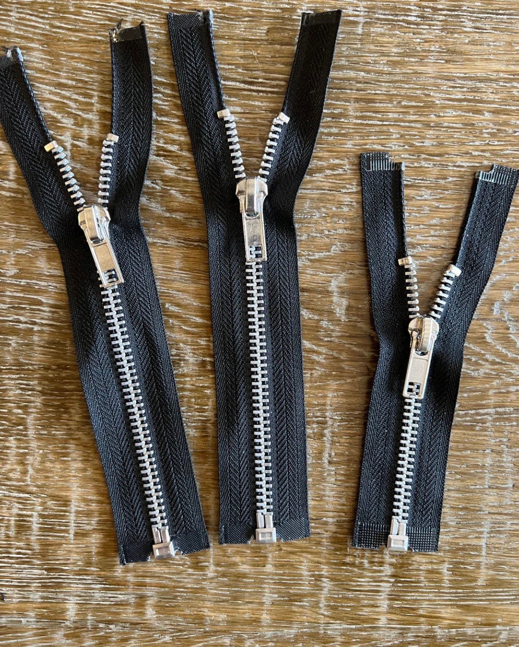 Open End Metal Zipper, Black Tape, Auto Lock, #5