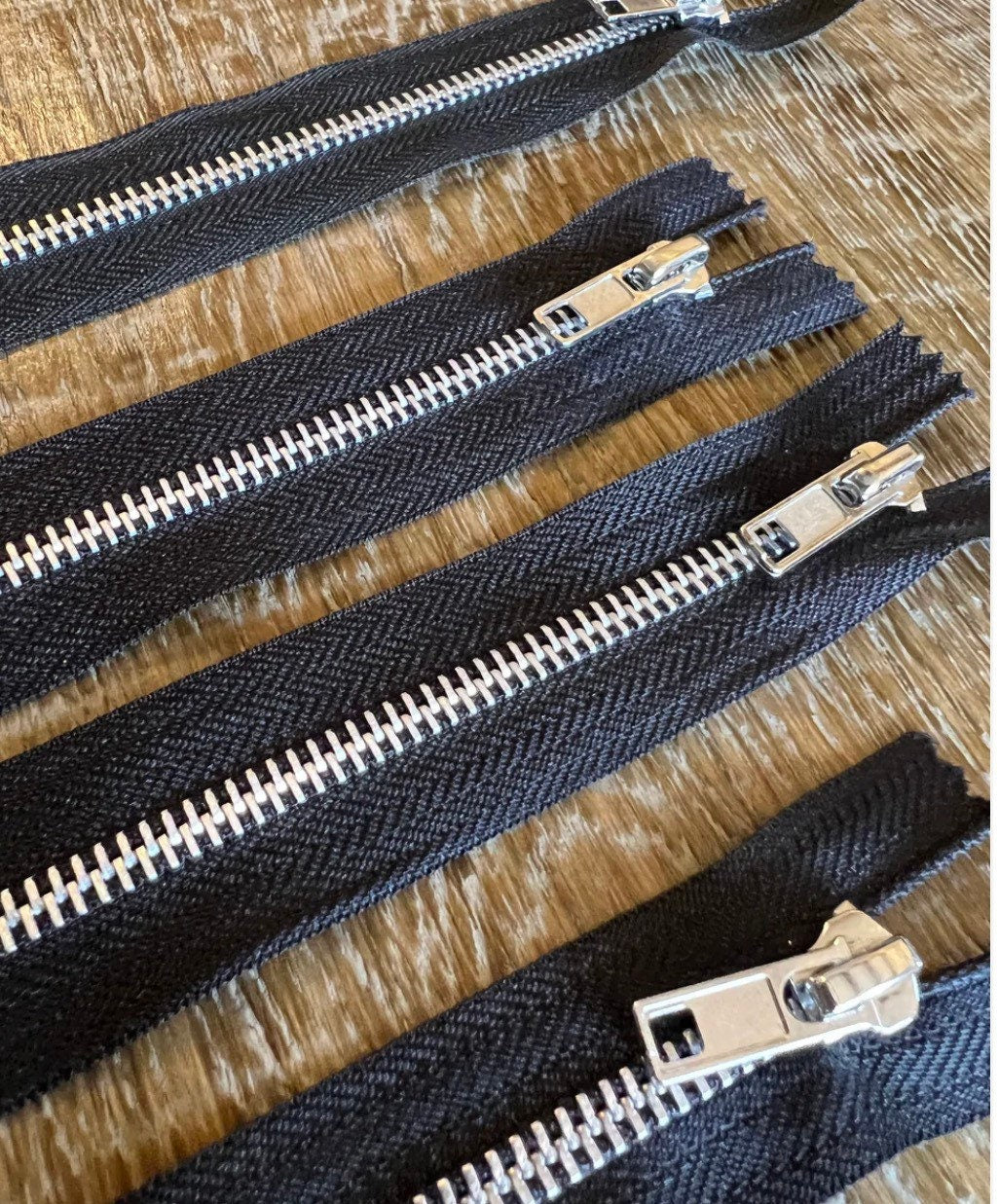 Open End Metal Zipper, Black Tape, Auto Lock, #5