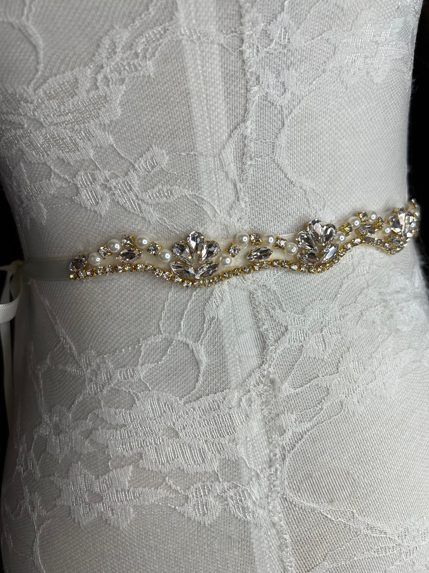 Wedding Belt, Bridal Belt, Sash Belt, Crystal and Pearl Rhinestone, Ivory Ribbon, Gold detail