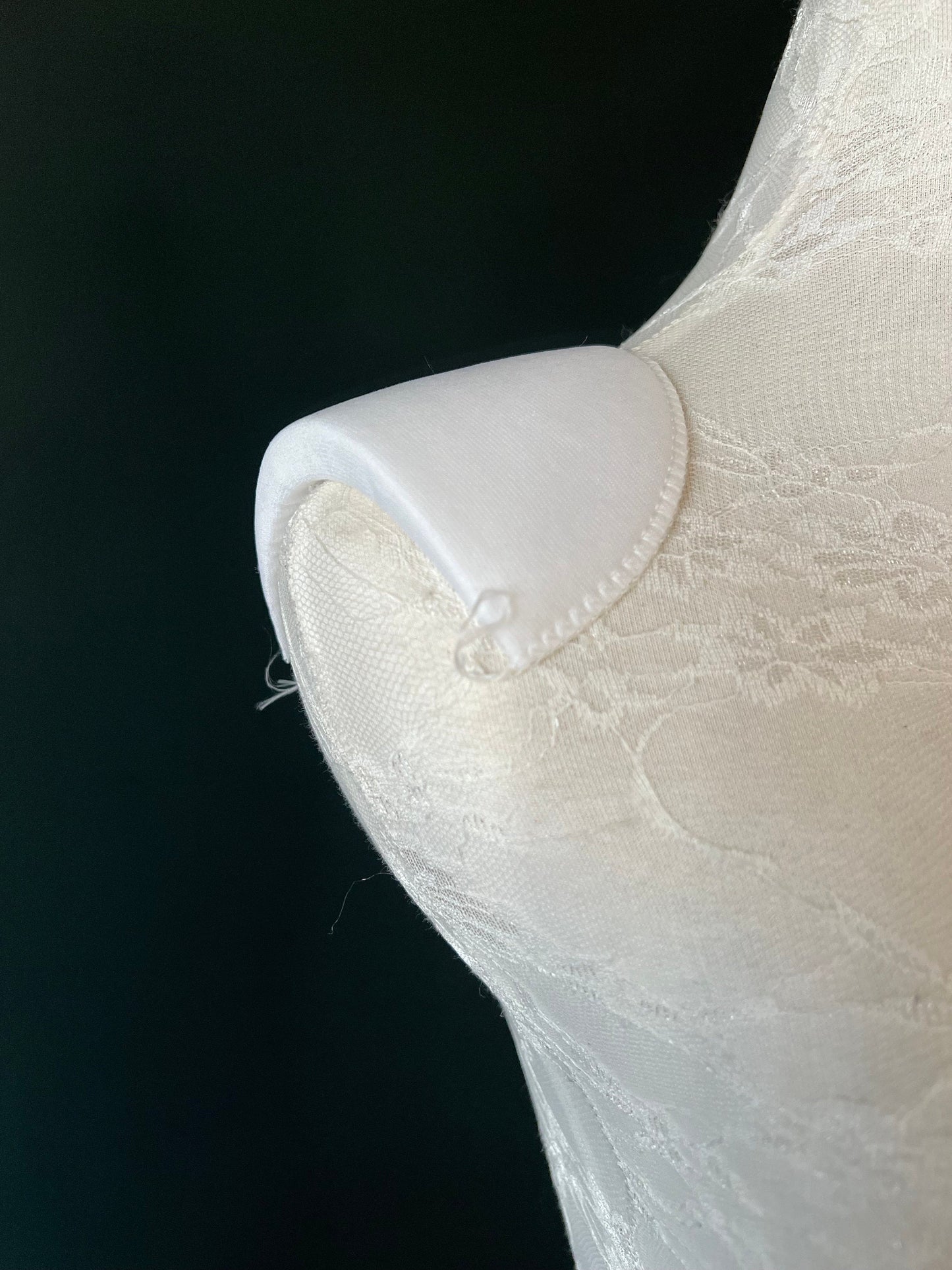 1pair of Covered Foam Shoulder Pads, Black, Cream, Medium 14cm x 9cm, 12mm Thickness, Comfortable Quality Shoulder pads