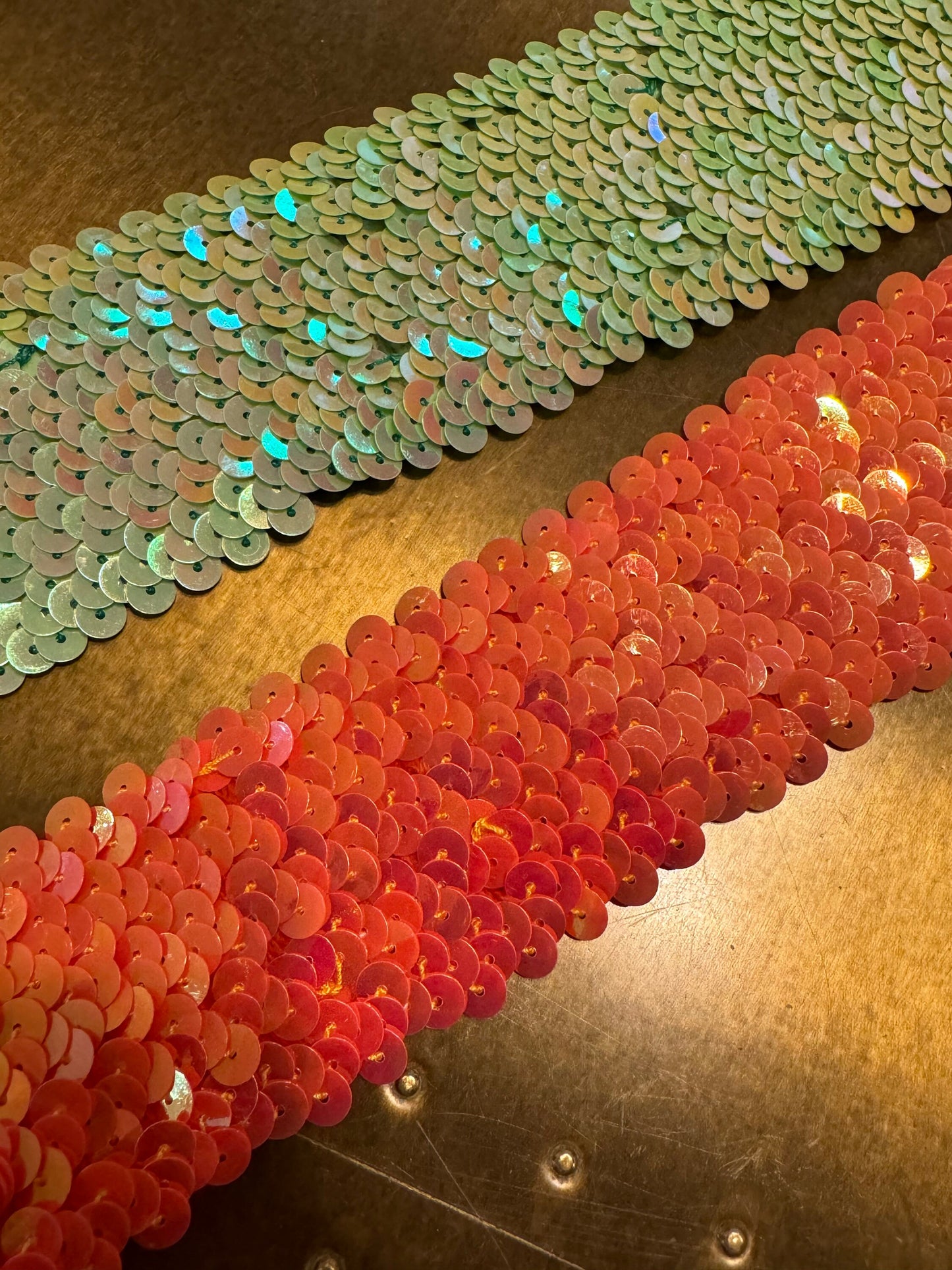 Sequins Elastic, Elasticated Sequins, Sequins, Continuous Sequins Elastic, Coral, Irridecscent Green