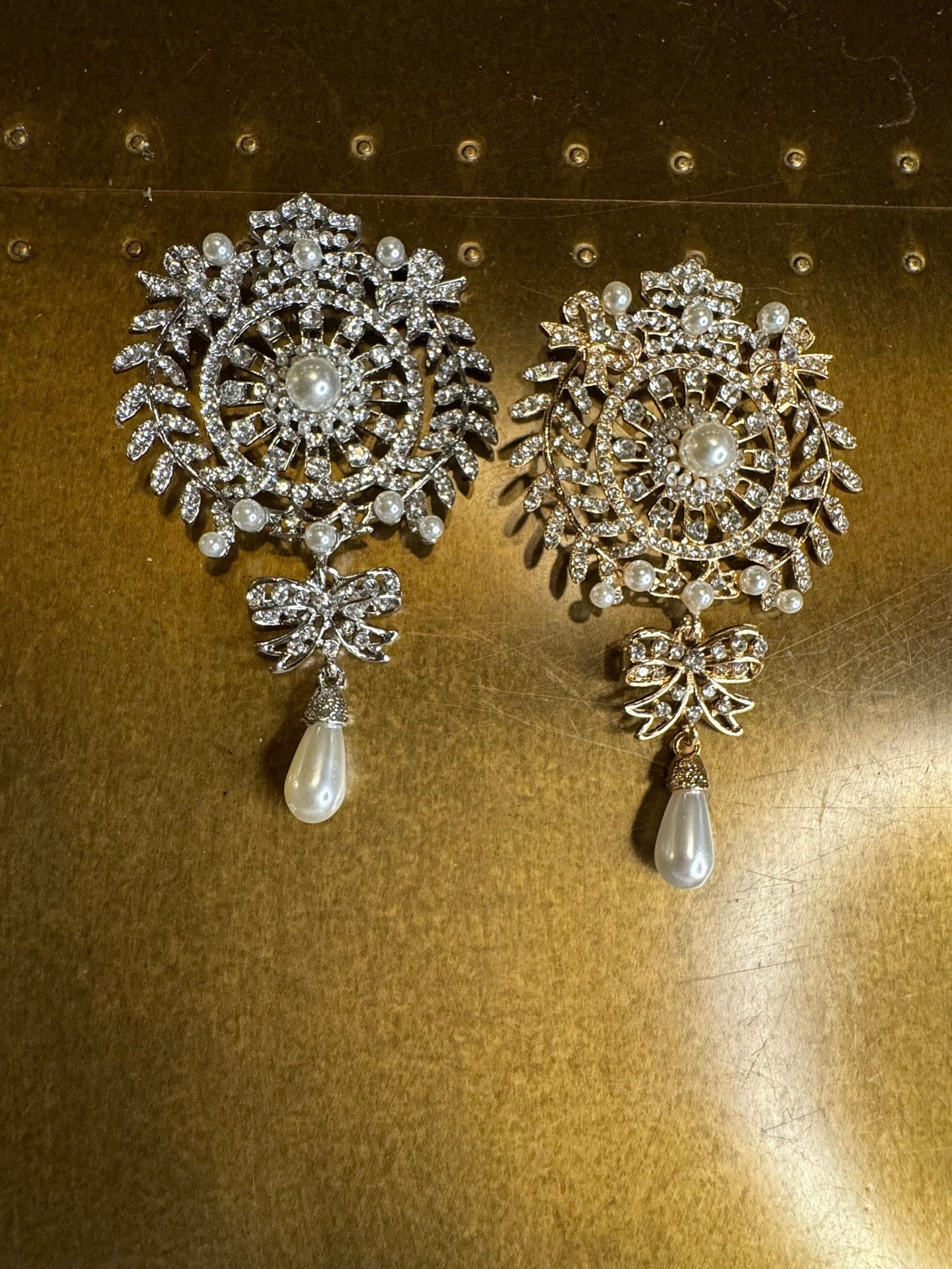 Rhinestone Crystal and Pearl Brooch, (4 inch)
