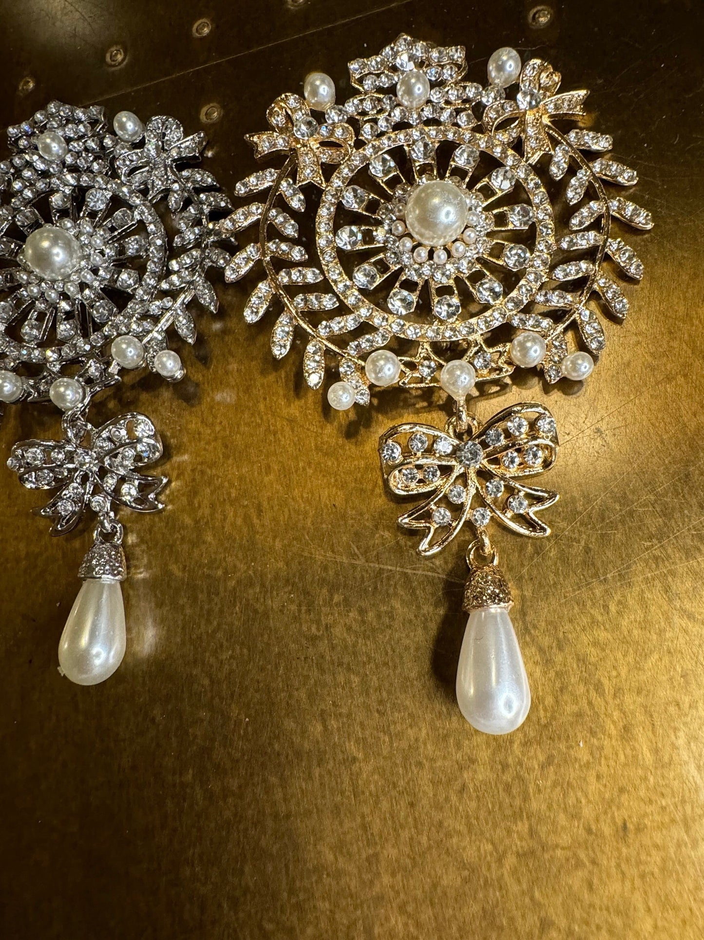 Rhinestone Crystal and Pearl Brooch, (4 inch)
