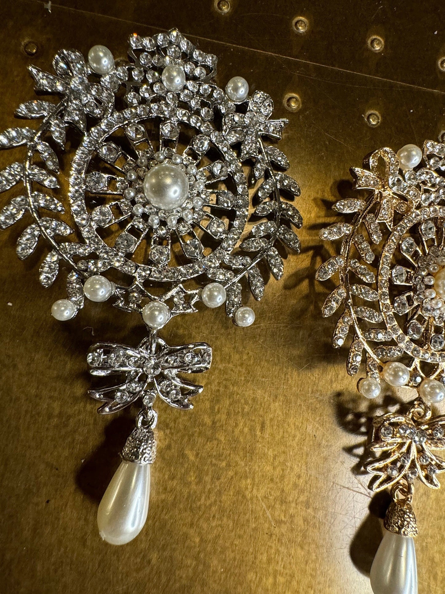 Rhinestone Crystal and Pearl Brooch, (4 inch)