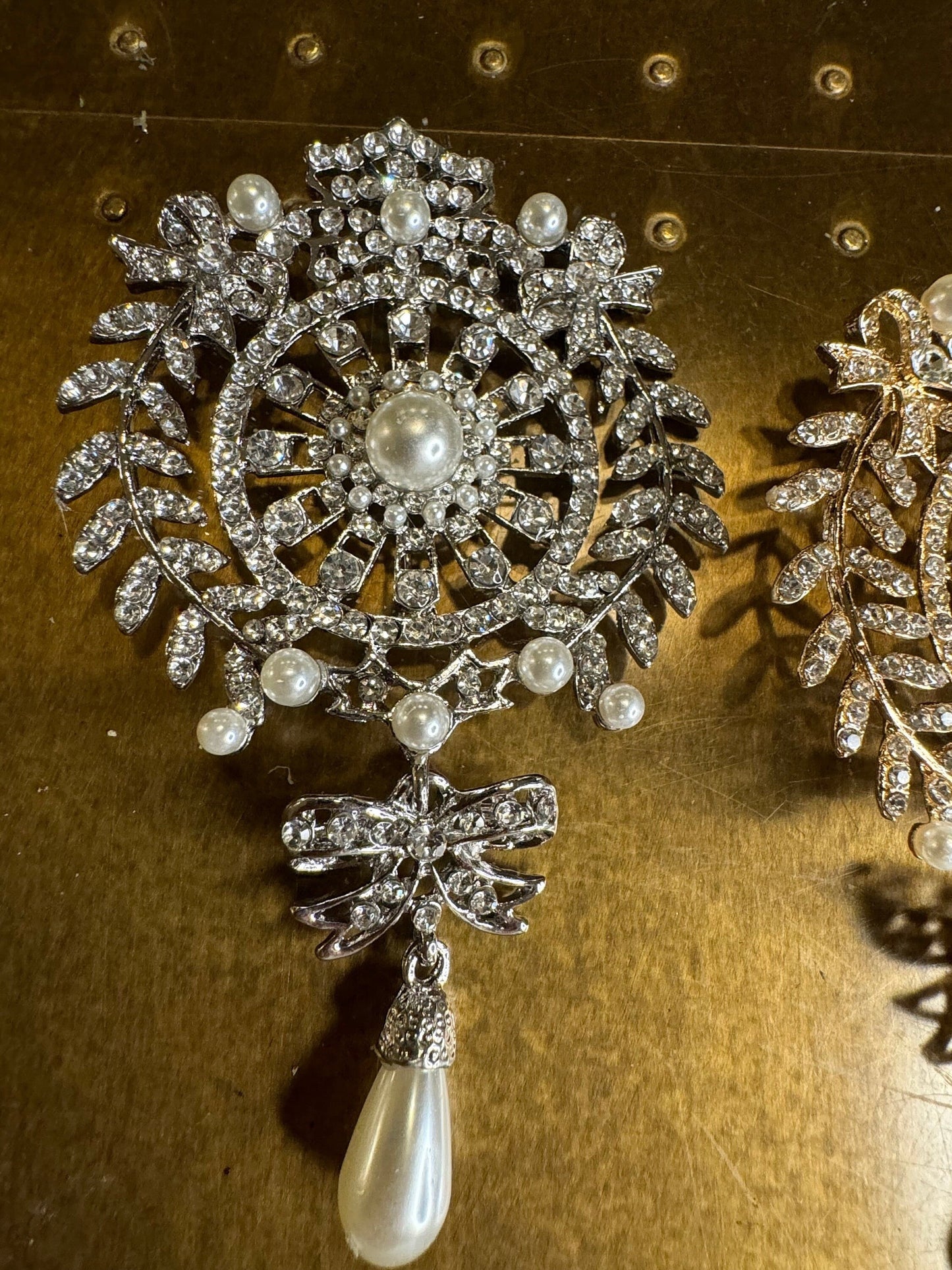 Rhinestone Crystal and Pearl Brooch, (4 inch)