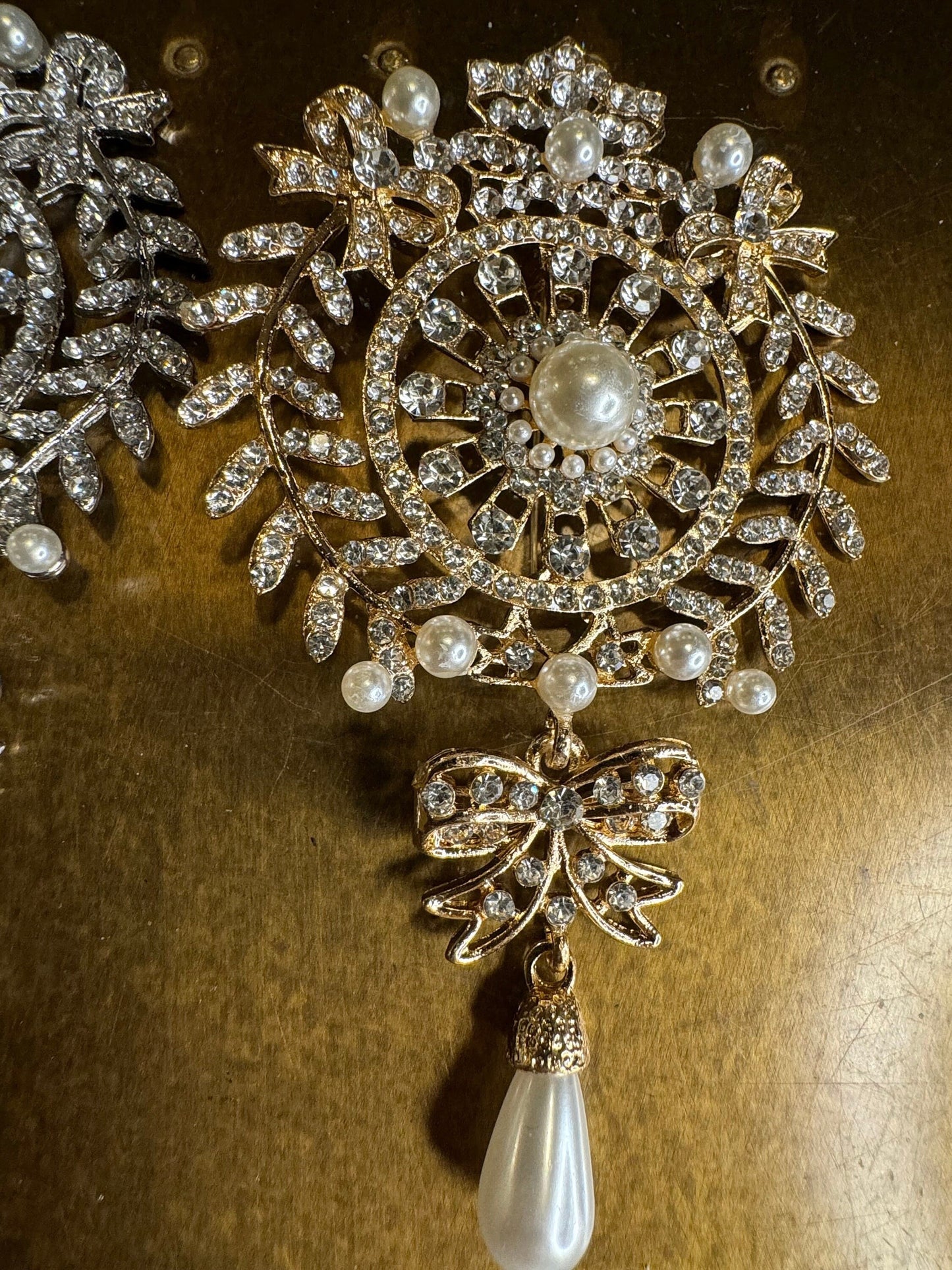 Rhinestone Crystal and Pearl Brooch, (4 inch)