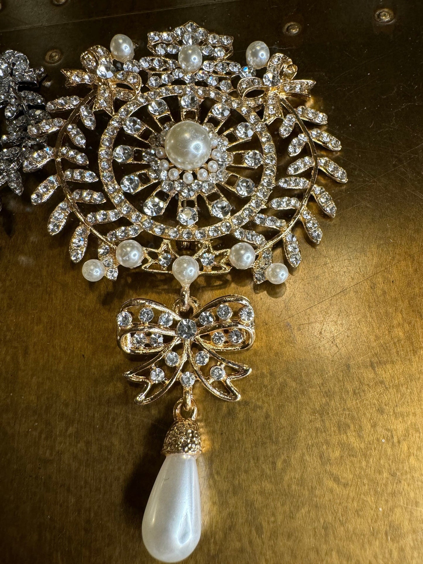 Rhinestone Crystal and Pearl Brooch, (4 inch)