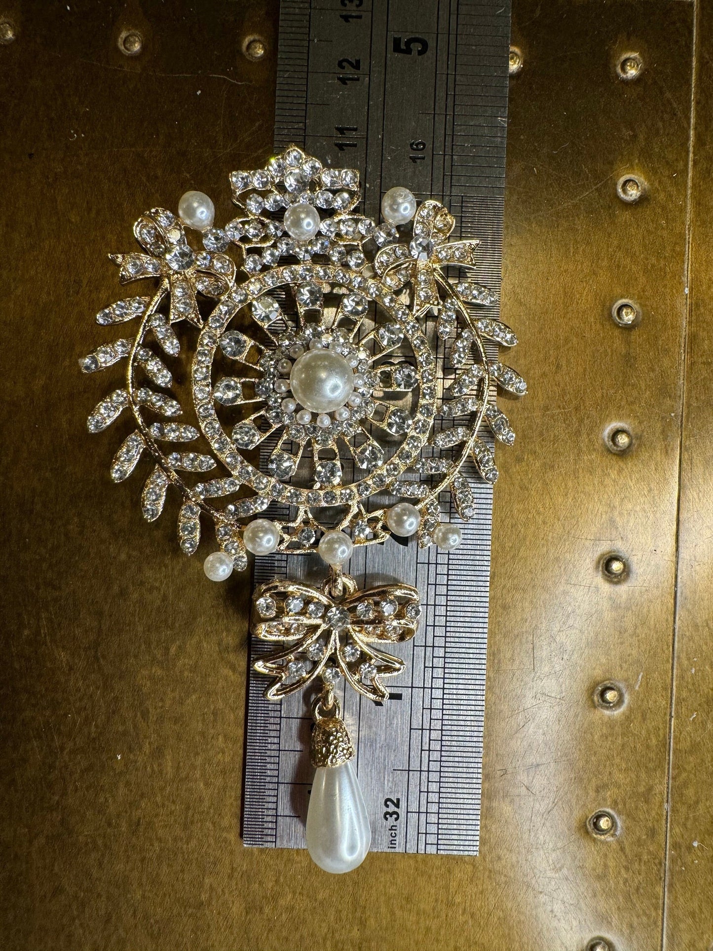 Rhinestone Crystal and Pearl Brooch, (4 inch)