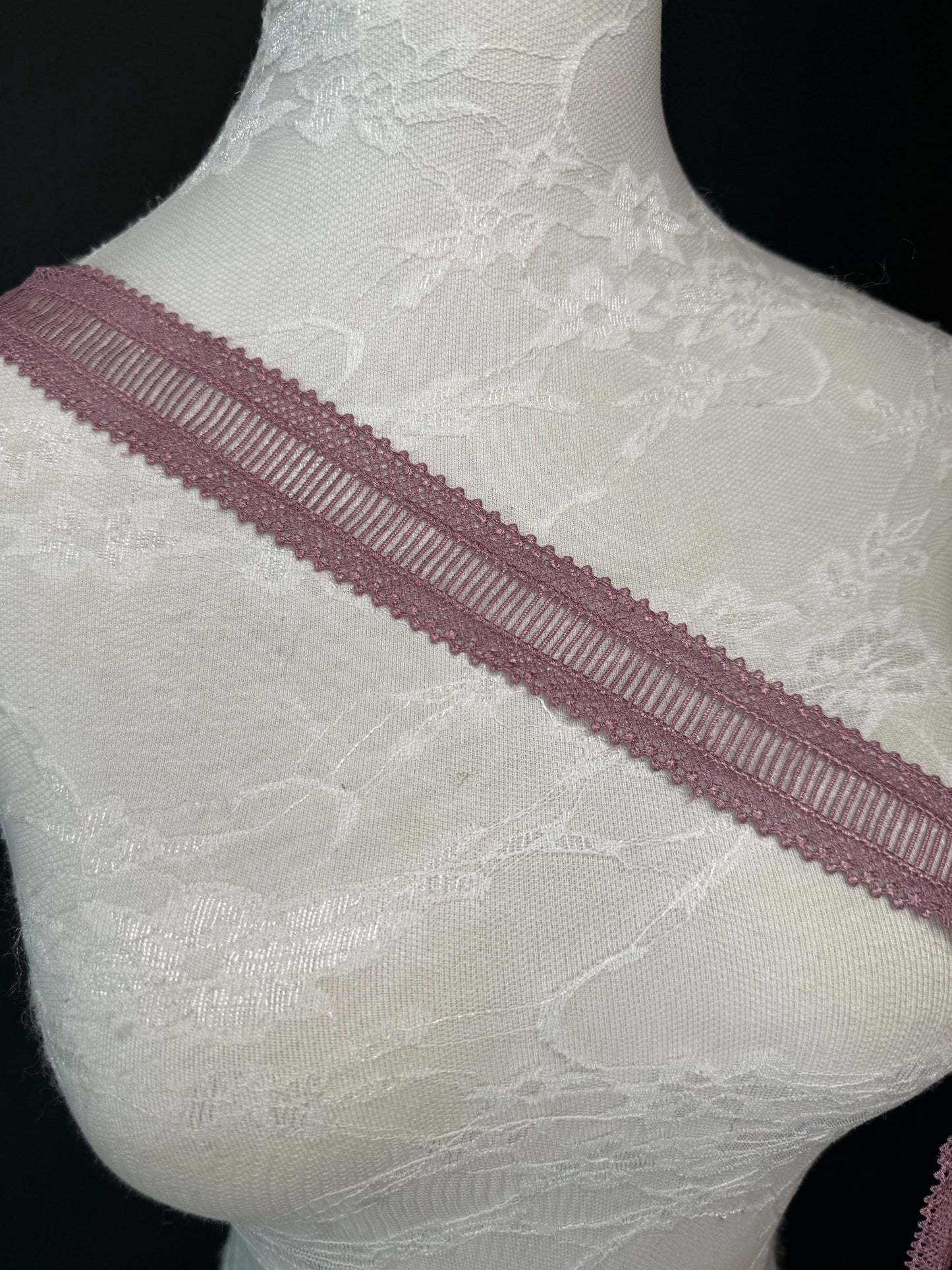3.5cm Lace, Lace, Mauve, 3.5cm wide, Wide Beautiful Lace, Mauve Colour Lace trim, Dresses, Clothing, Furnishings, Crafts