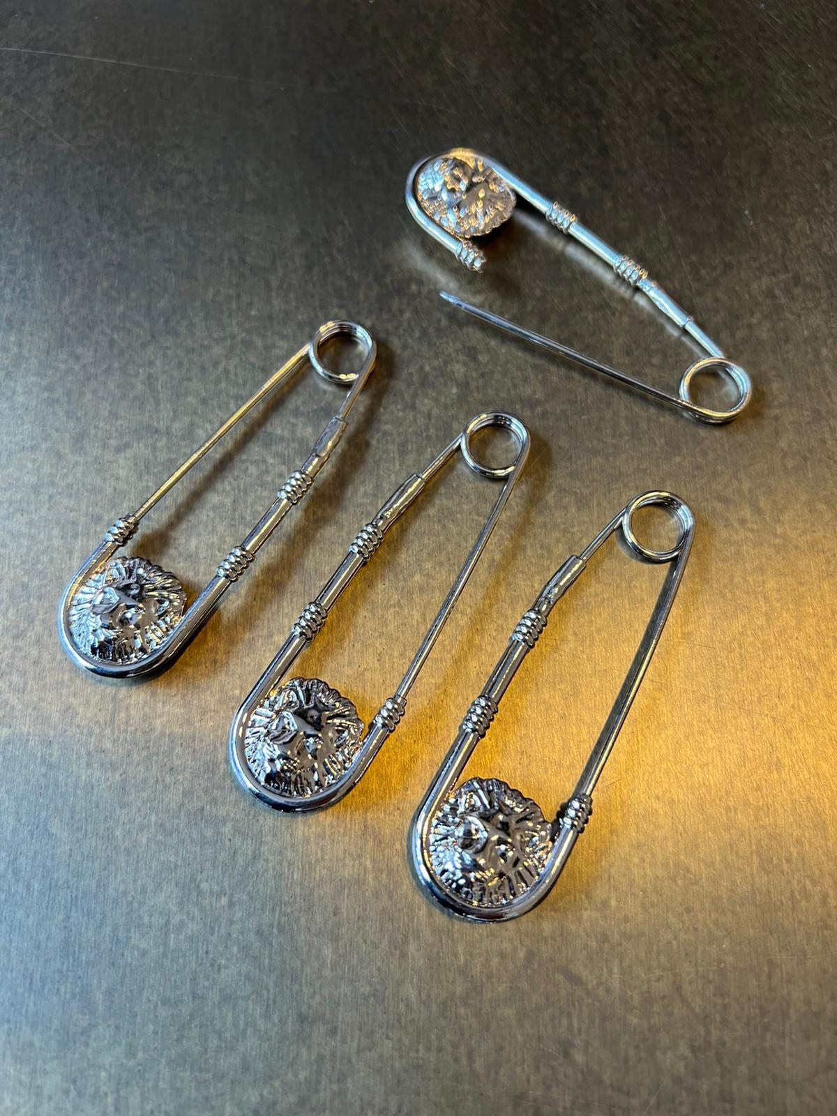 70mm Lion Head Safety Pins: Gold or Silver Finish Brooch Scarf Shawl Clasps