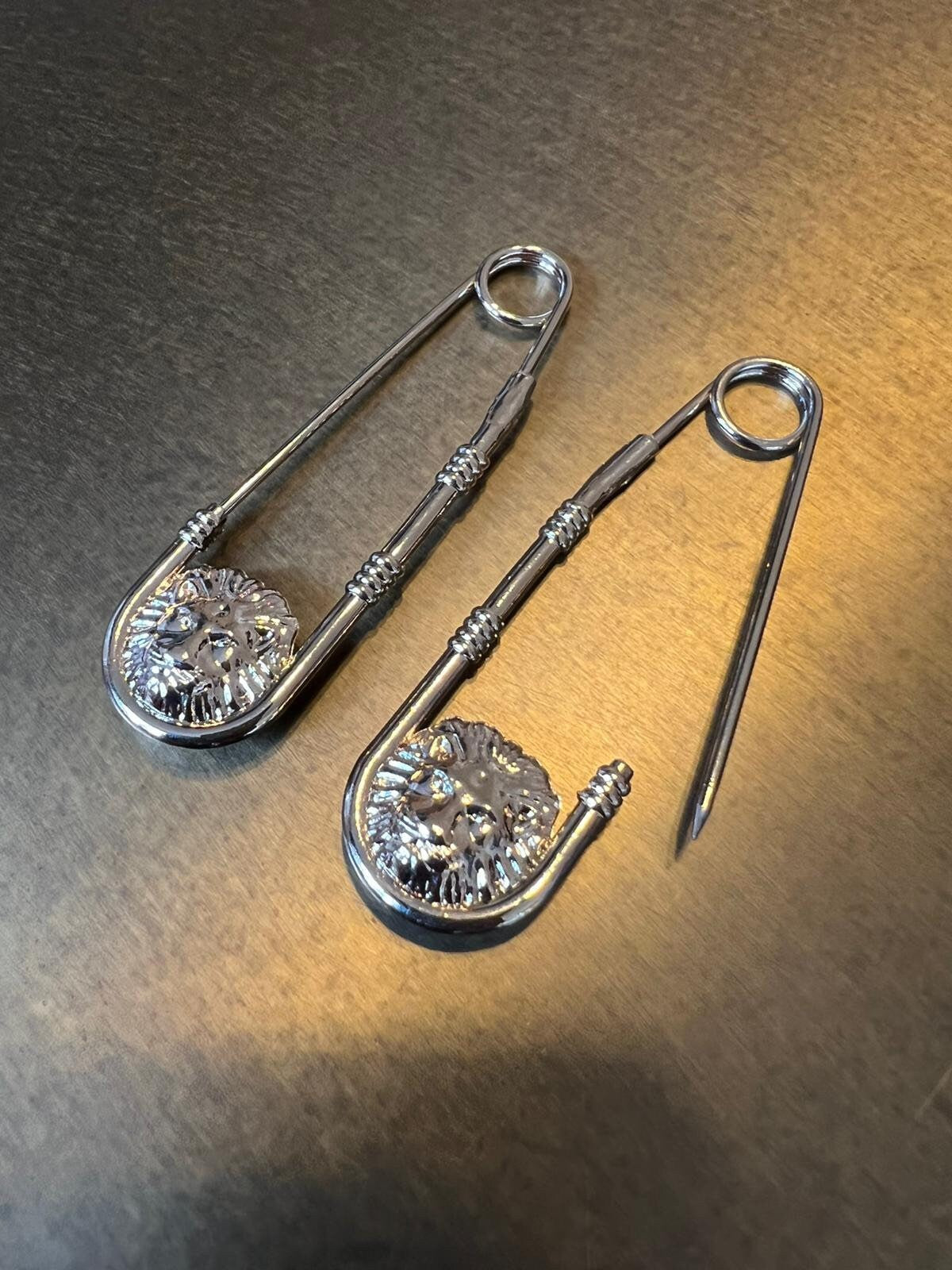 70mm Lion Head Safety Pins: Gold or Silver Finish Brooch Scarf Shawl Clasps