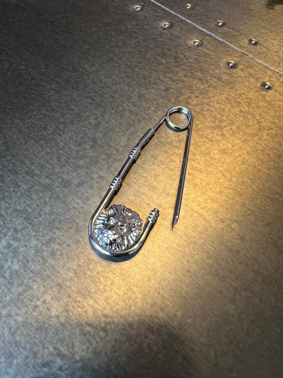 70mm Lion Head Safety Pins: Gold or Silver Finish Brooch Scarf Shawl Clasps