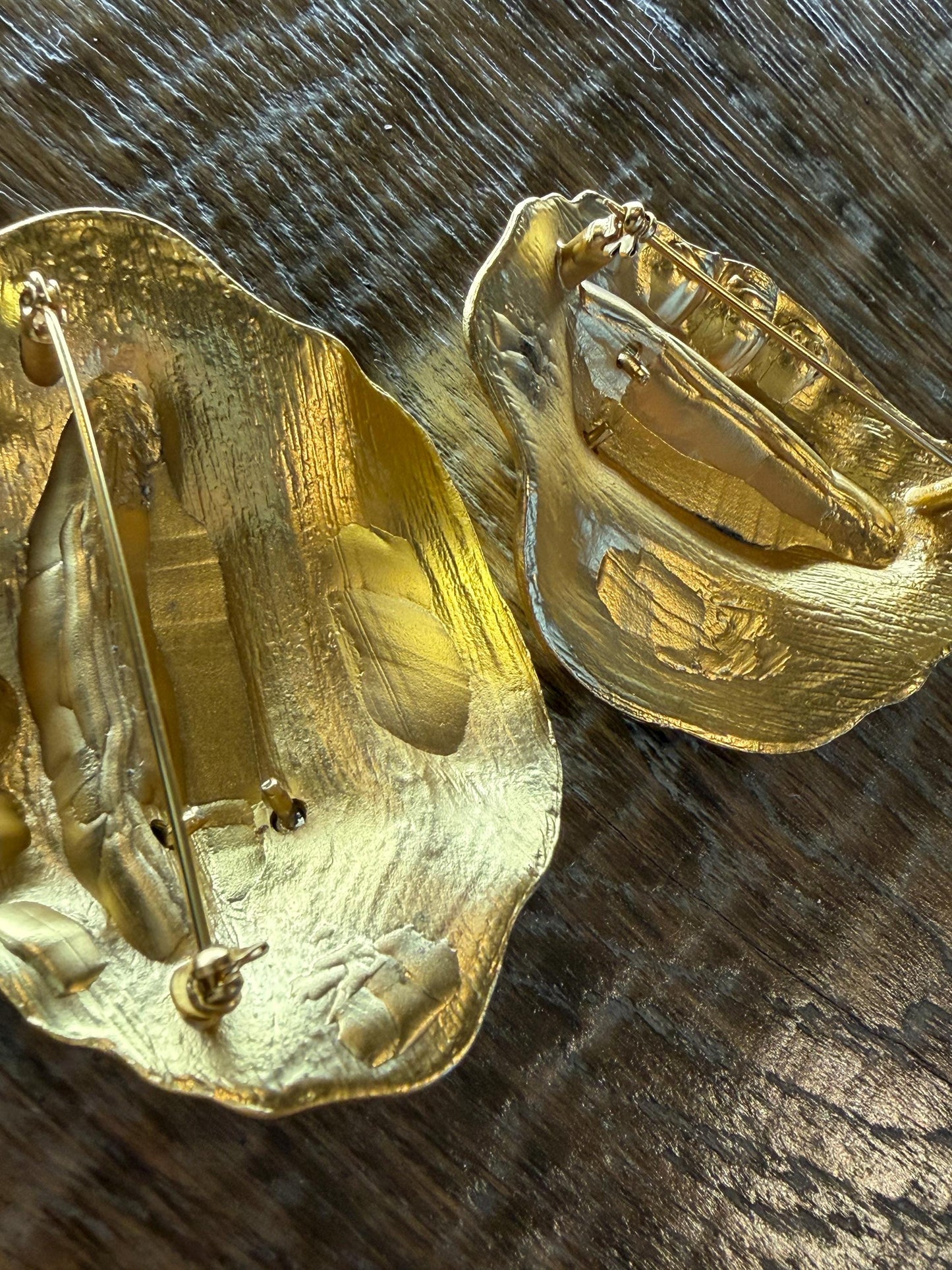 Large Gold Mouth Brooch, Unusual FAN Design, Statement Brooch (8cm x 6cm)