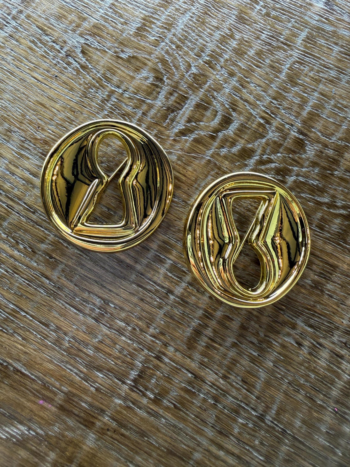 Large Gold Keyhole Brooch, Statement Metal Pin (6cm)