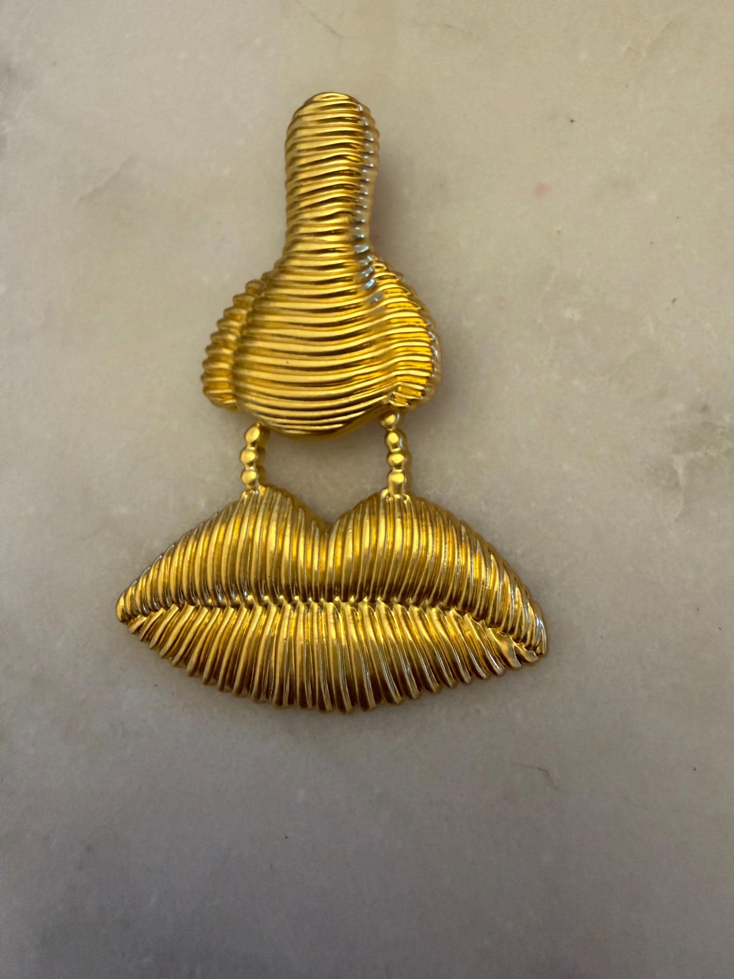 Brooch, Pin on Gold, 6.5cm x 4.5cm
