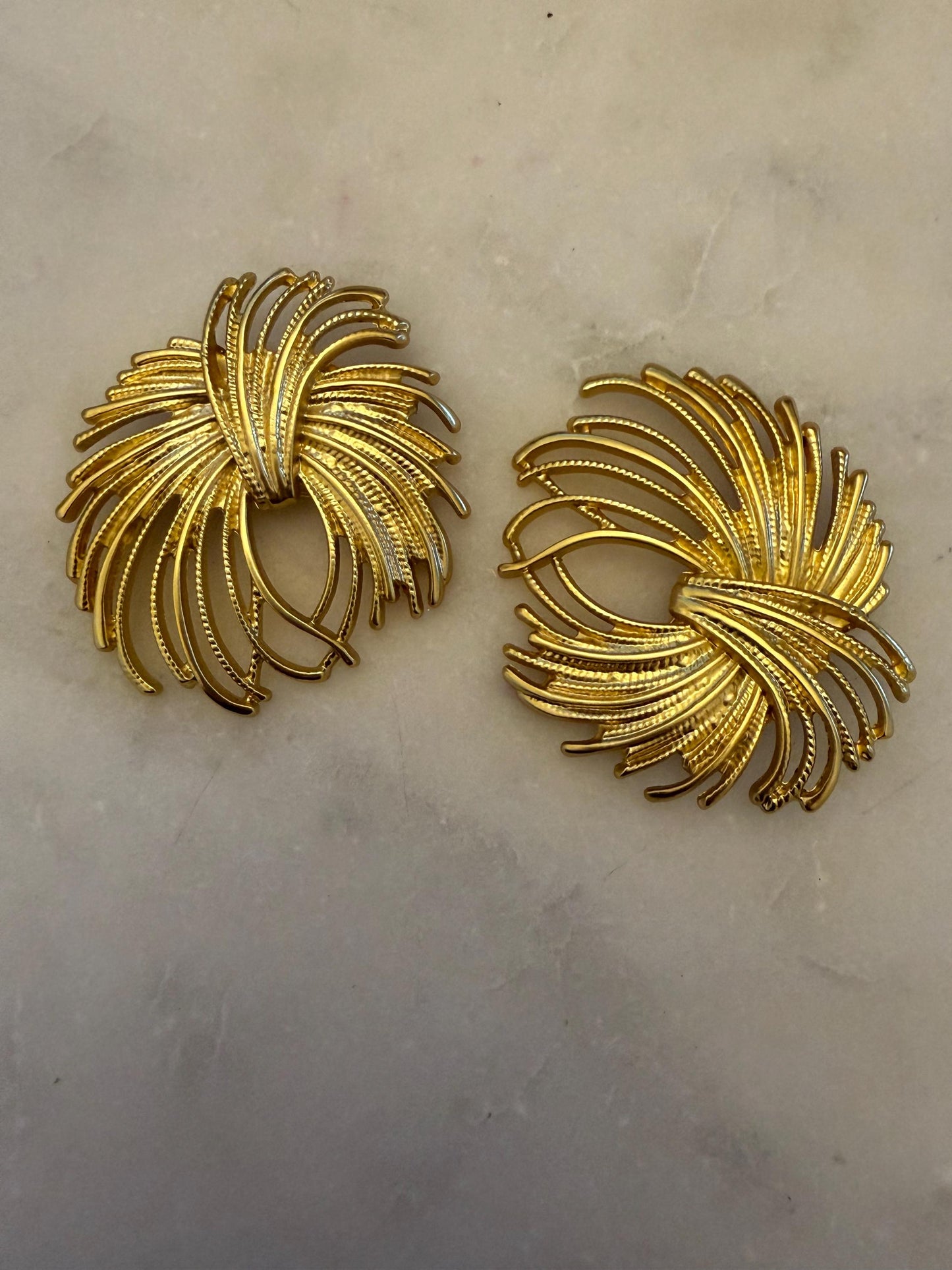 Brooch, Pin on Gold, 6cm x 5.5cm